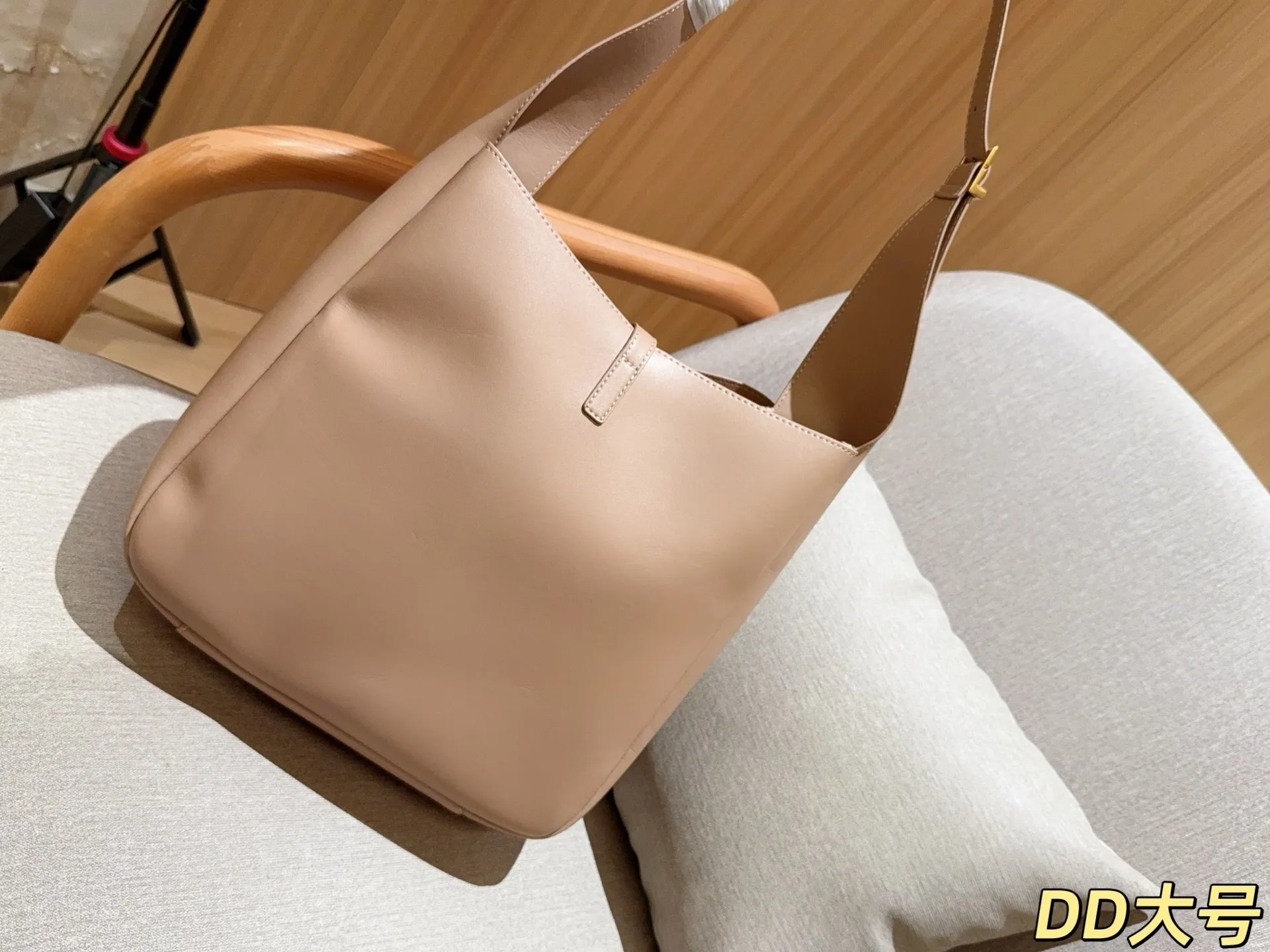 💰165 大号 YSL/圣罗兰 新品hobo腋下包/水桶包/单肩包 尺寸：27&times;28&times;12 礼盒包装🎁