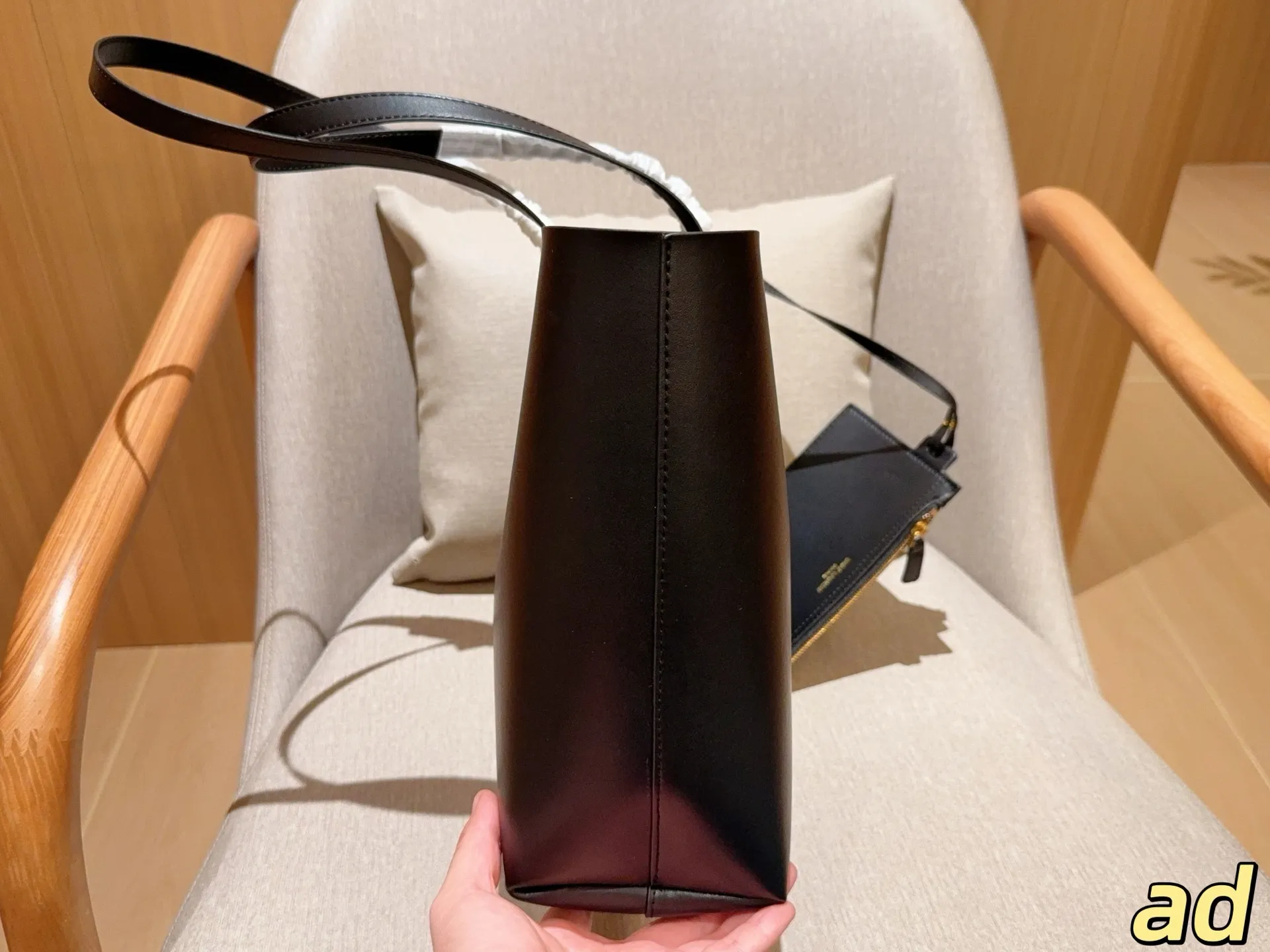 💰155 圣罗兰/Ysl Y家新品大托特tote/购物袋～容量超级大～ 尺寸：34&times;27&times;12 飞机箱✈️