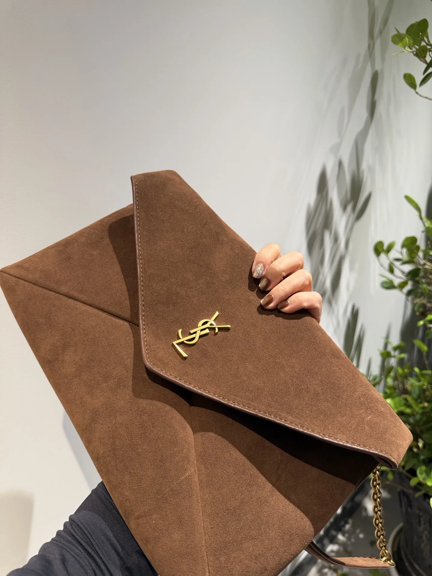 👑💰155礼盒包装🎁 磨砂皮手感柔软 Ysl 圣罗兰 信封包 利落呈现时髦酷感具有时尚和标志性 时髦精必备神器!出街回头率爆表 尺寸:35✖️22
