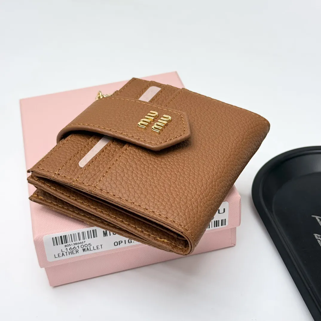 p85🎀miumiu V13🎀颜色 黑 棕🎀尺寸 11.5*10*3 🎀miumiu专柜最新款！专柜爆款热力来袭，釆用顶级进口牛皮，做工精细