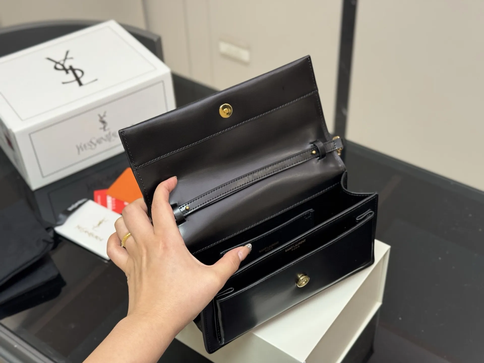 ¥175 配折叠盒飞机盒 YSL圣罗兰sunset日落包 Sunset bag 陪你走遍天涯海角 一起看日落 ysl包包 尺寸:22.13cm