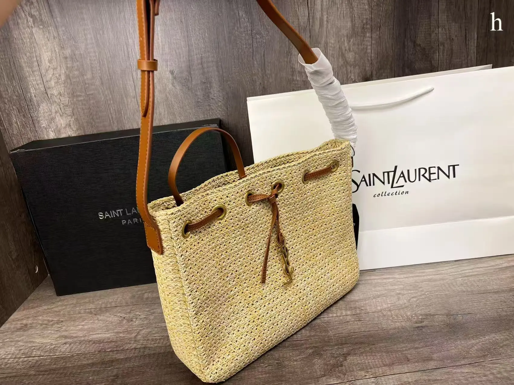 p140 ysl 圣罗兰草编水桶包 ⚠️配盒 ⚠️尺寸24*30cm 夏日元气,编织优雅篇章 自然质感,邂逅夏日风情