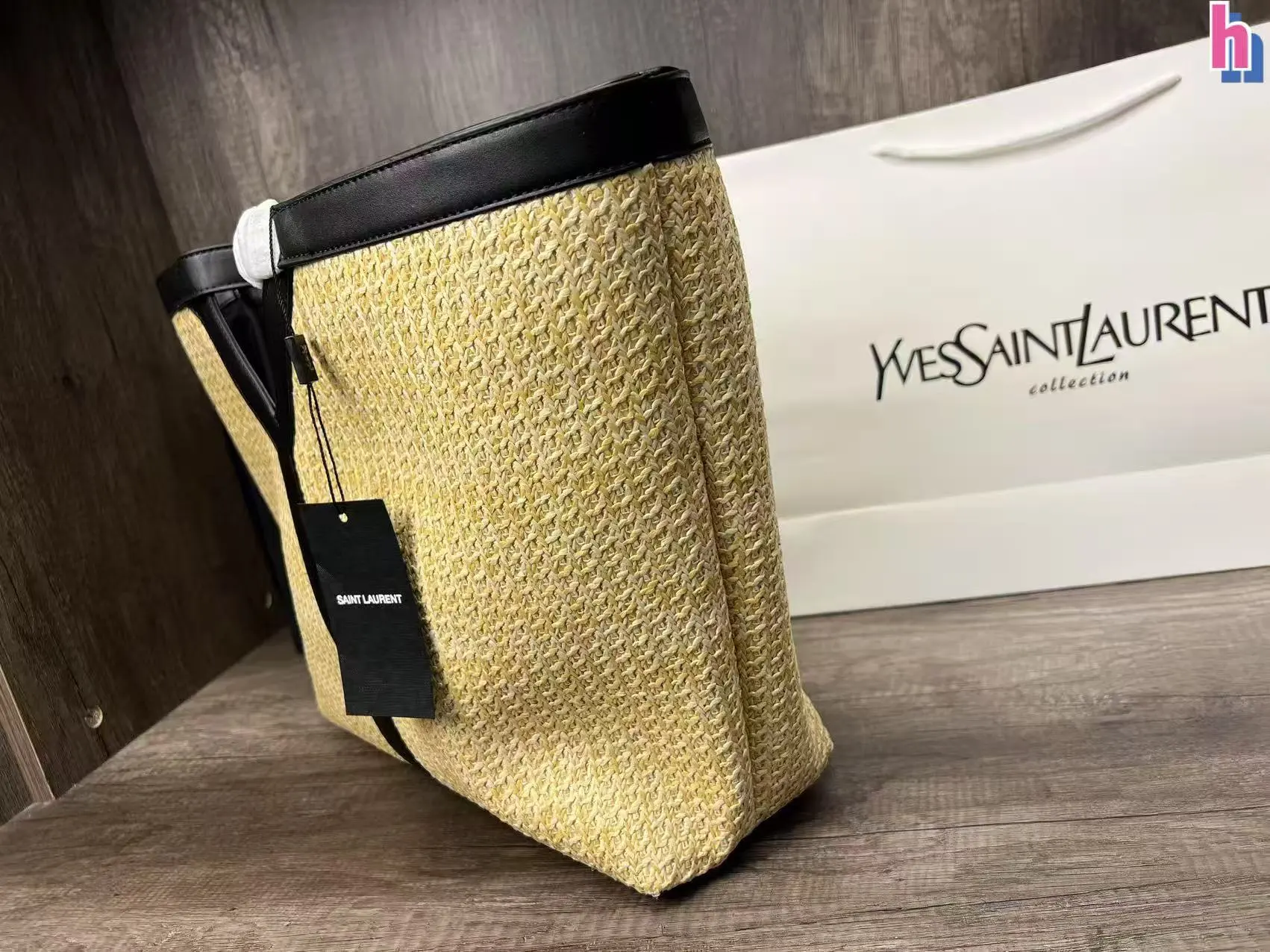 p155 Ysl编织托特包 ⚠️配盒 ⚠️尺寸34*32cm 可以手提单肩，拉菲草手工编织，度假休闲风，旅行上班通勤逛街皆可