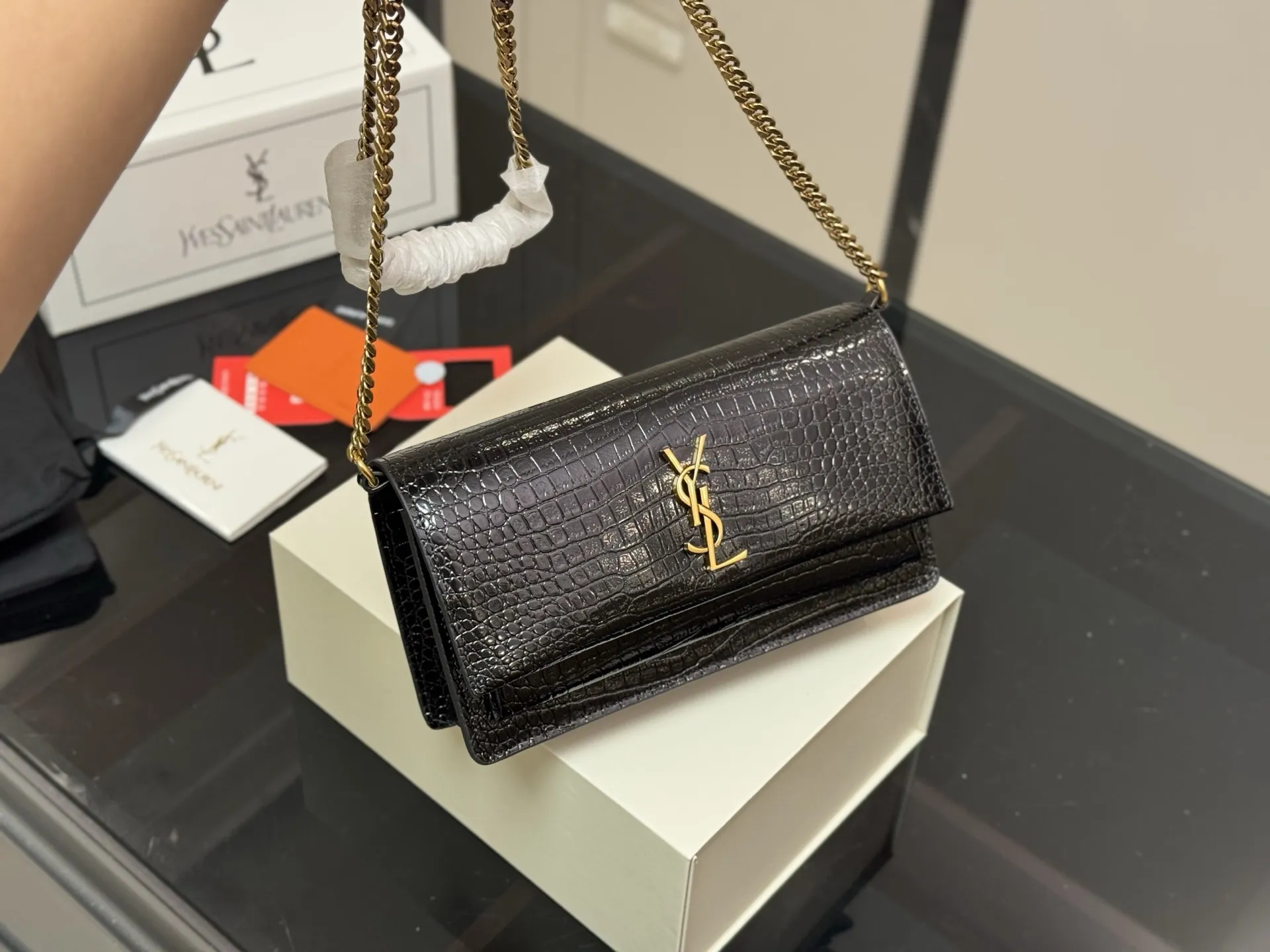 &yen;180 配折叠盒飞机盒 YSL圣罗兰sunset日落包 Sunset bag 陪你走遍天涯海角 一起看日落 ysl包包 尺寸:22.13cm