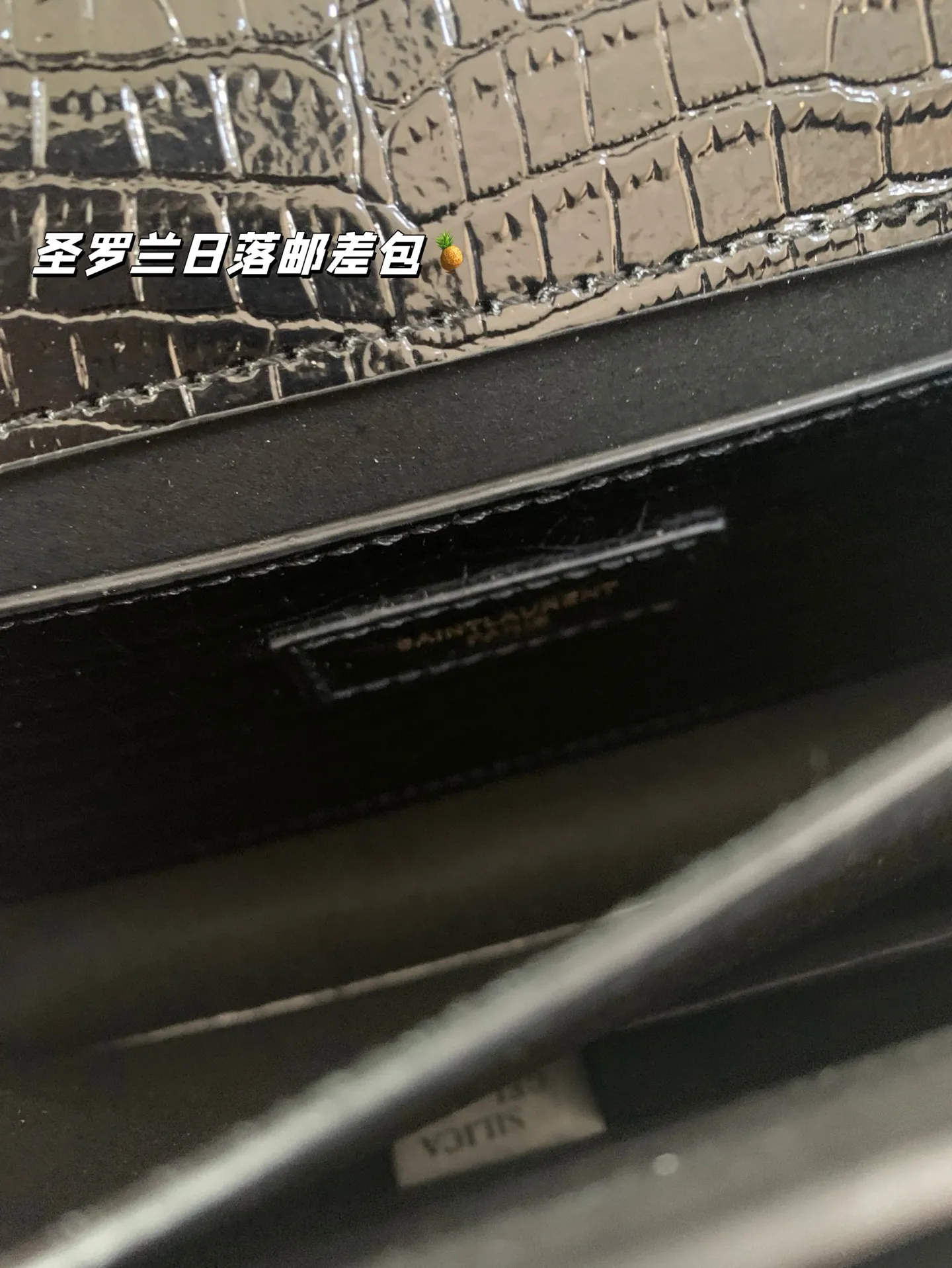 P200 鳄鱼纹 配飞机盒折叠盒子 圣罗兰独家📷实拍】ysl专柜同款 日落邮差包 新鲜出炉啦‼️简直是美到人心啦 高端货 原版五金logo 首选进口皮料 质感超赞😍😍所谓人人必备一款圣罗兰 这个款式必须自留 经典版型! 真的是让人眼前一亮 喜欢的美妞抓紧啦 实物简直太美💕尺寸22*16