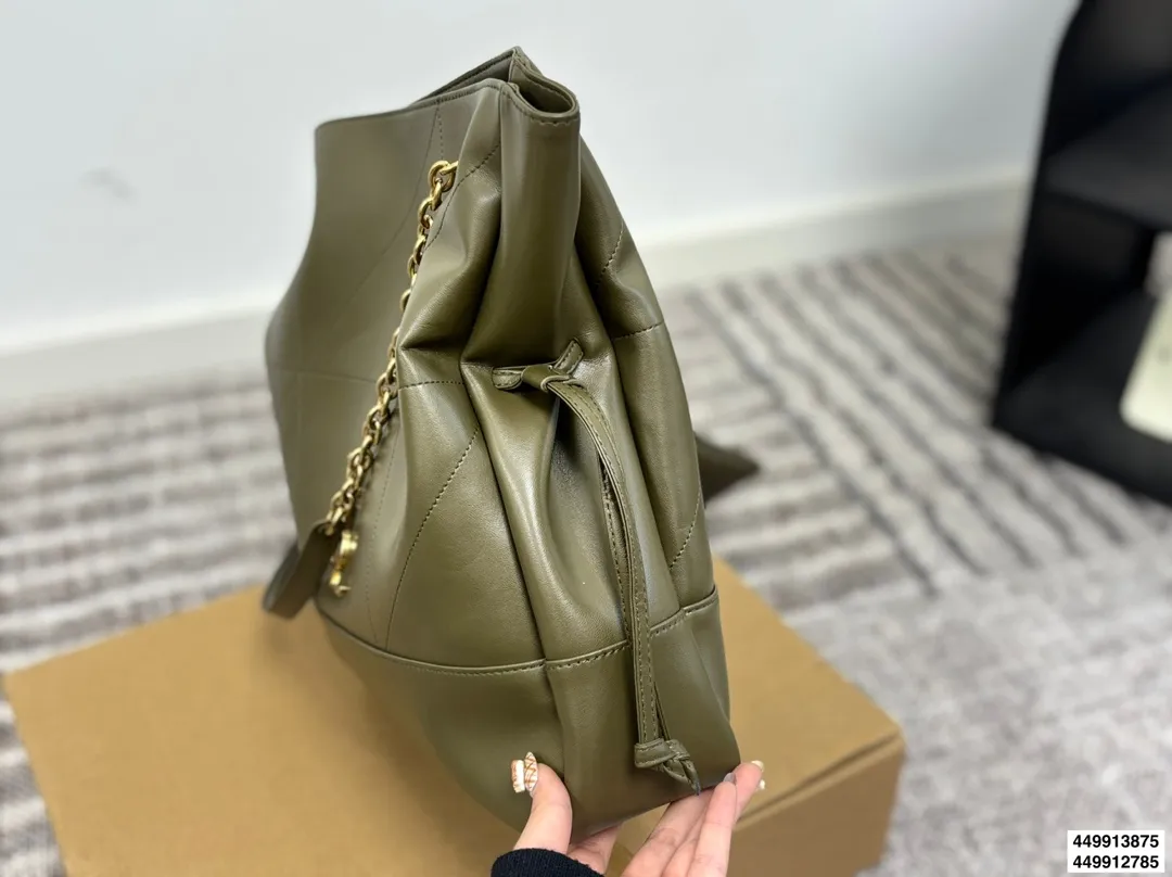 p205 p195全套包装 圣罗兰YSL托特包 隐藏的王炸现身！ 特别满意通勤包 心动一万次了！！ 超超超级王炸的一只通勤大包 质感真的很哇塞 强烈推荐！！！ 尺寸34 33/28 27