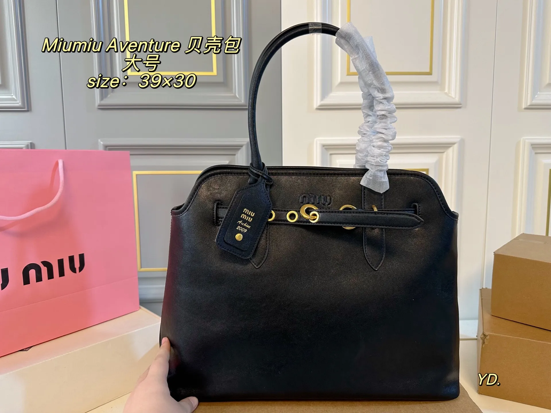 P250大号(无盒) size:39×30大号 MiuMiu缪缪新款Aventure24贝壳包 💕 皮质有种做旧年代感 复古感满满 自重轻,设计感强,洋气时髦 超大空间,又高级又能装‼️