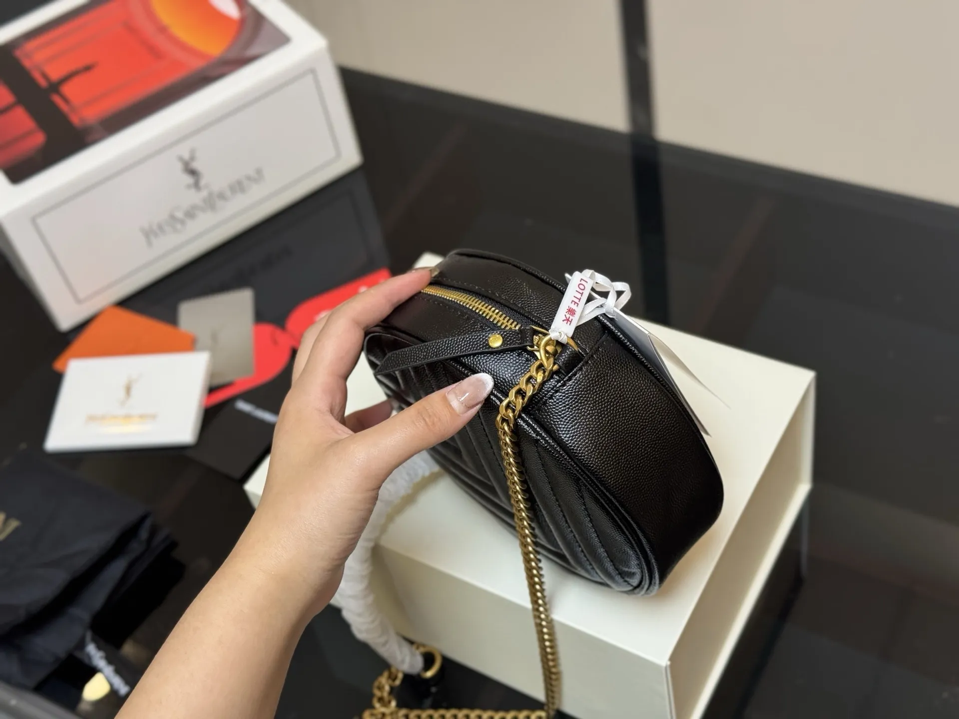 &yen;140 配折叠盒飞机盒 size：17.17cm 圣罗兰 圆饼包 鱼子酱看起来质感特别好！ 耐磨耐用！ 🉑️斜挎🉑️