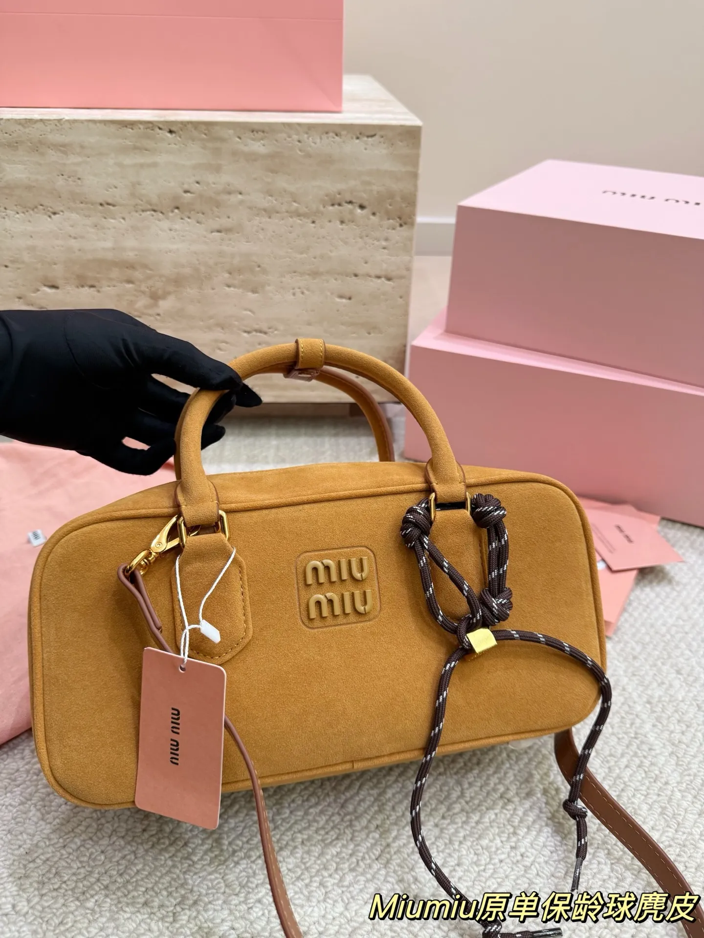 复刻版 麂皮 P200 P190 miumiu限定款保龄球包 简单又好看 miumiu而且超级实用, #miumiu新款包包 尺寸大号28 16cm 小号23 14cm