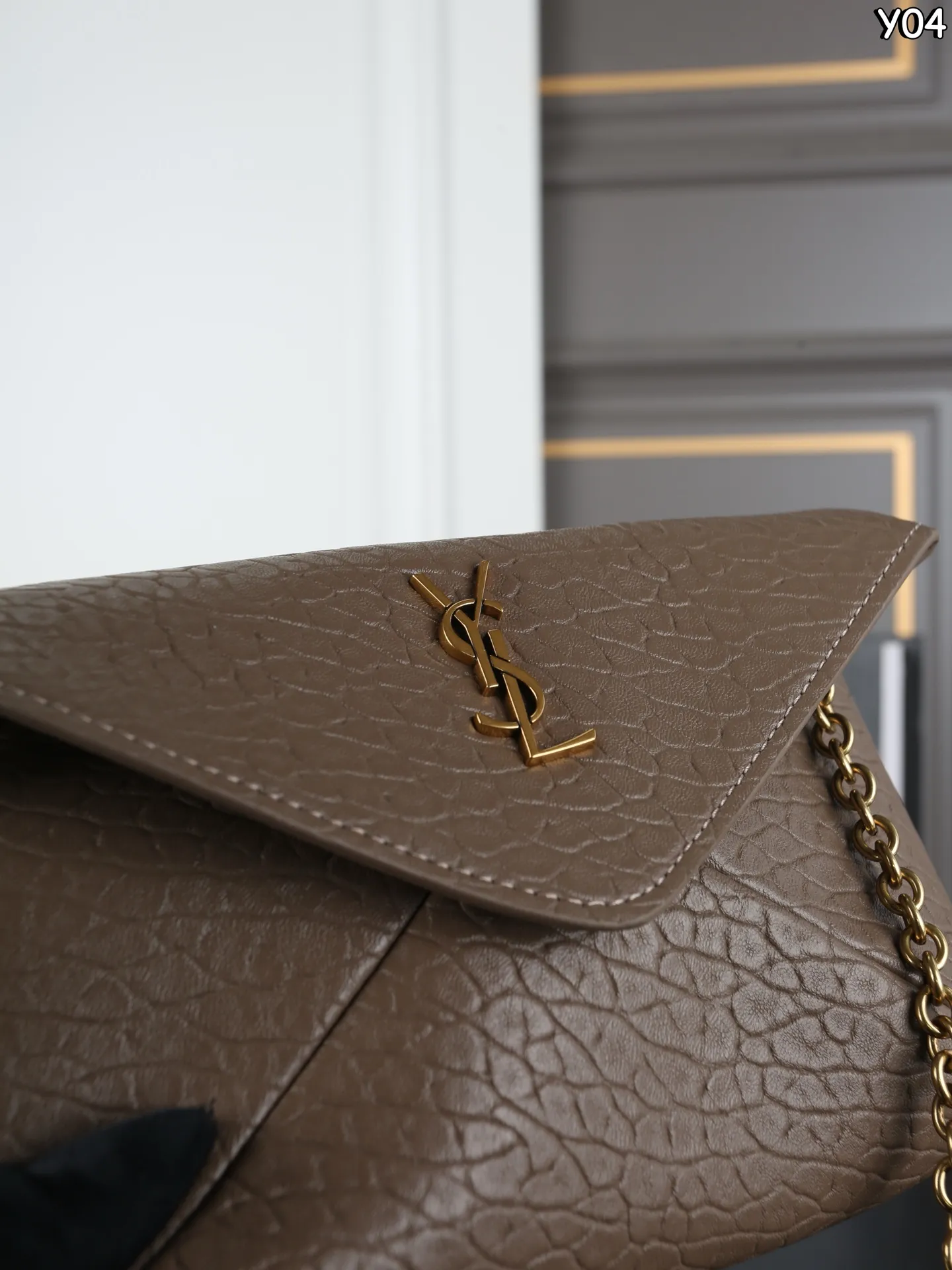 P160 全套礼盒 圣罗兰 YSL LE CASSANDRE 大象纹 链条包 信封包 单肩斜挎手拿包 精致度满分10 mini链条包新色新色好有气质小羊皮材质 很轻很软!巴掌大却超好装的小个子可以闭眼冲 超软超有质感!!! 尺寸:19×12