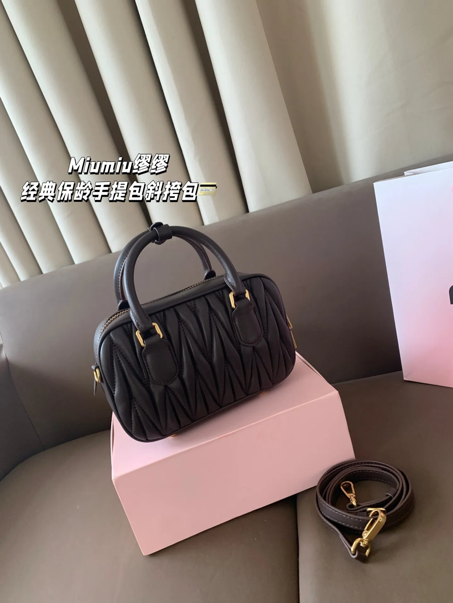 P240 Miumiu缪缪 经典保龄球褶皱手提包斜挎包 尺寸21*14 礼盒包装🎁
