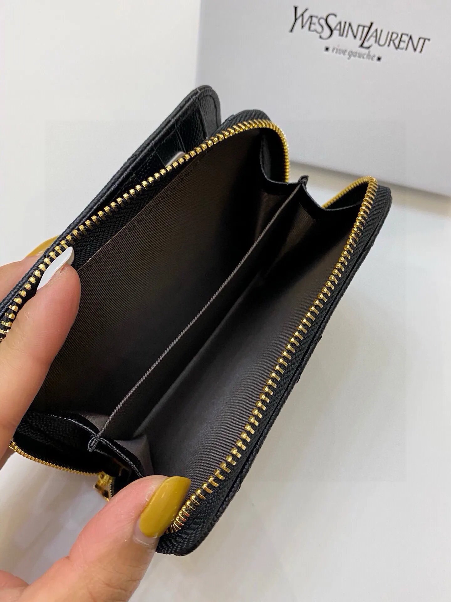 📢📢📢p90 4852圣罗兰 专柜🔥爆款 女士钱包 三折款 💕里外鱼子酱牛皮 1:1原单品质 简单百搭 大容量 💕超级美哦 💥 12 9