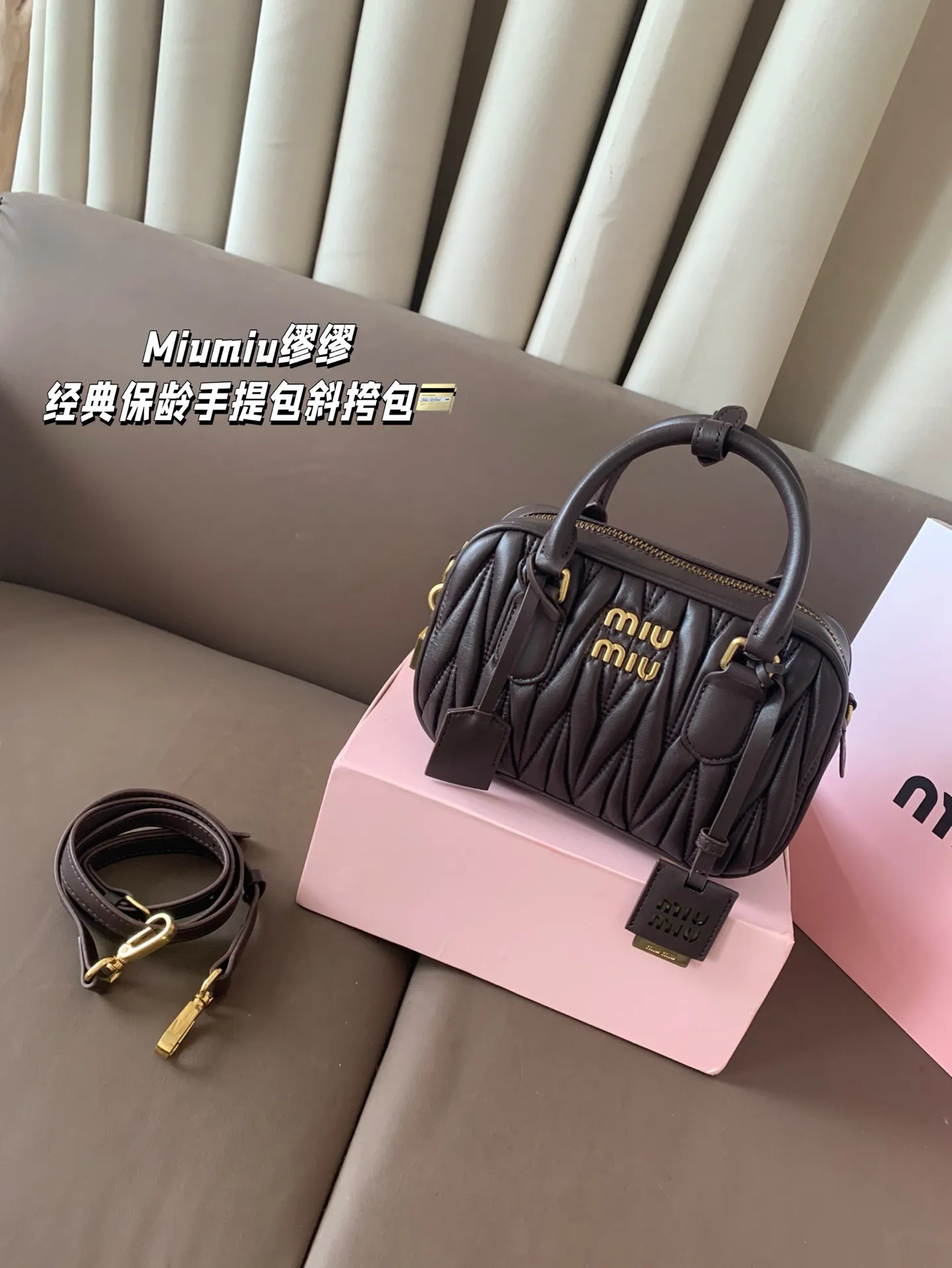 P240 Miumiu缪缪 经典保龄球褶皱手提包斜挎包 尺寸21*14 礼盒包装🎁