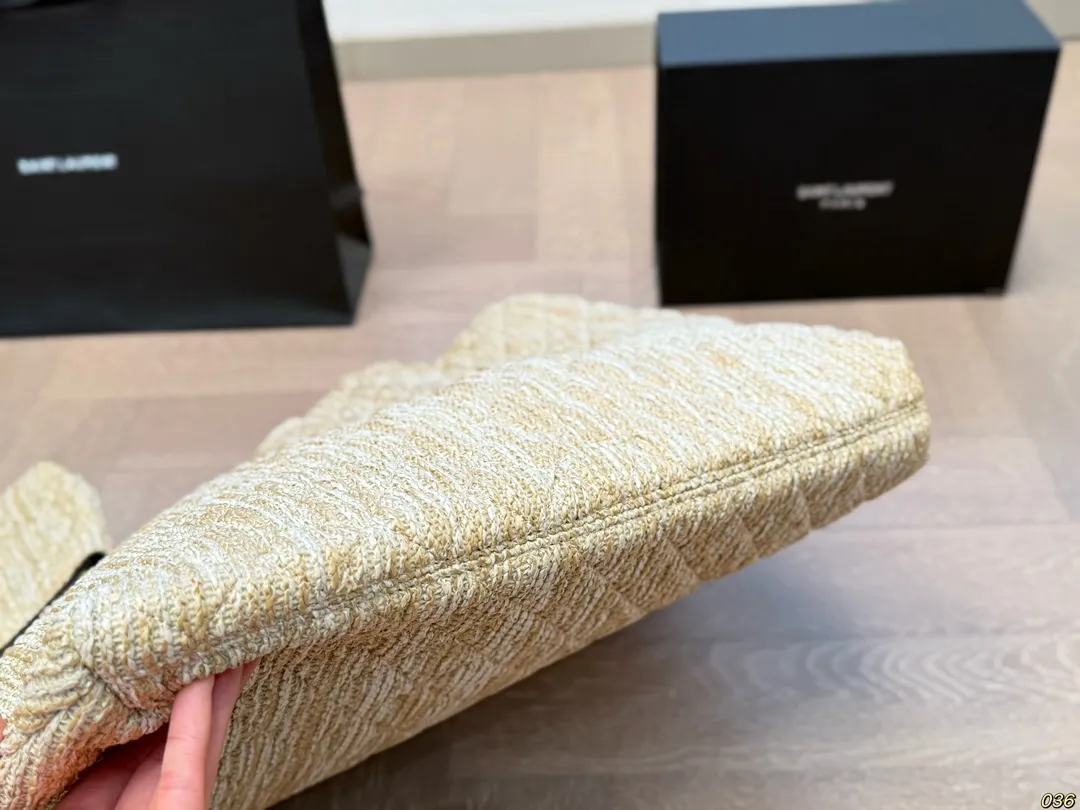 &yen;180 YSL圣罗兰草编子母托特包💕 超大空间 配零钱包✔️ 大logo搭配草编工艺～ 别有一番风味 ，巨轻盈 慵懒随性，自在随心❗️❗️ 尺寸38 38