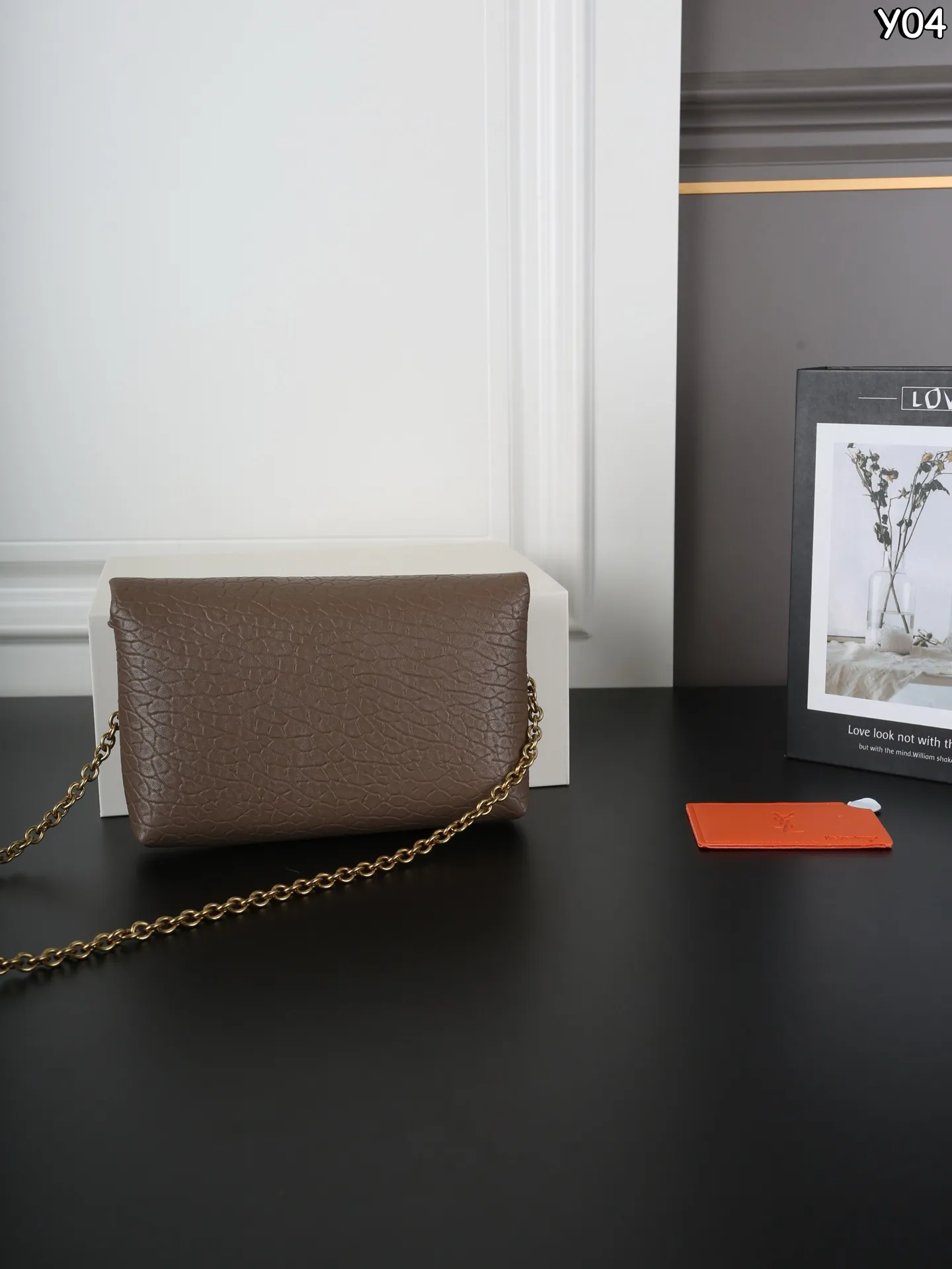 P160 全套礼盒 圣罗兰 YSL LE CASSANDRE 大象纹 链条包 信封包 单肩斜挎手拿包 精致度满分10 mini链条包新色新色好有气质小羊皮材质 很轻很软!巴掌大却超好装的小个子可以闭眼冲 超软超有质感!!! 尺寸:19×12