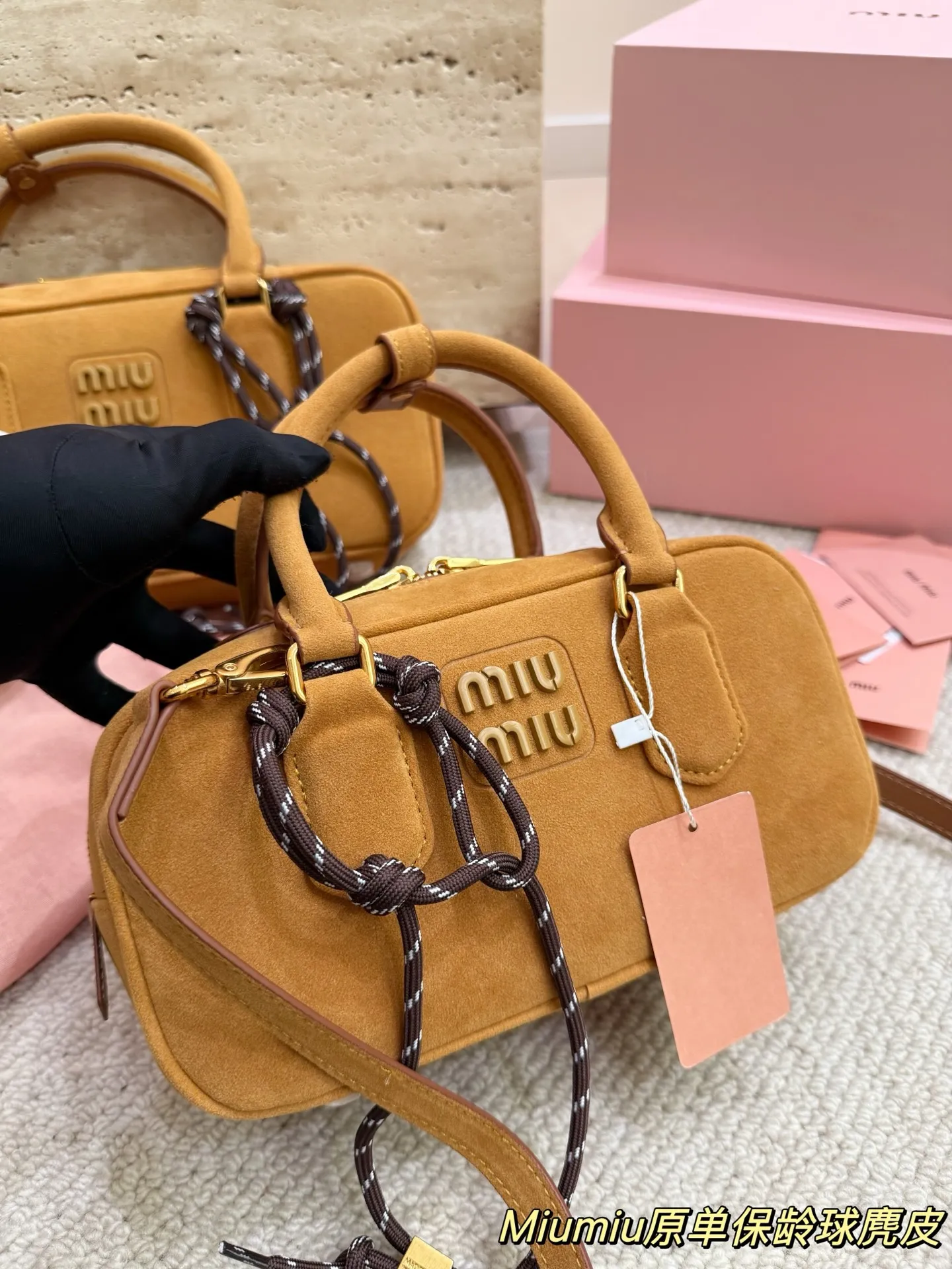 复刻版 麂皮 P200 P190 miumiu限定款保龄球包 简单又好看 miumiu而且超级实用, #miumiu新款包包 尺寸大号28 16cm 小号23 14cm