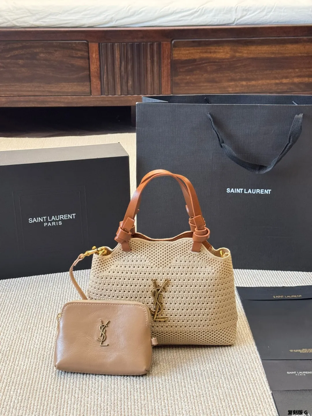 p215 YSL Oxalis拉菲草编织包 圣罗兰 YSL 草编托特包 夏天必备拉菲草单品 清清爽爽 简约时尚 通勤日常皆可的百搭神器 尺寸20 15cm