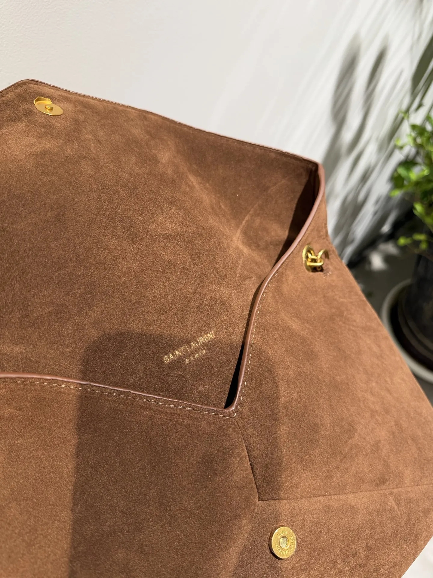 👑💰155礼盒包装🎁 磨砂皮手感柔软 Ysl 圣罗兰 信封包 利落呈现时髦酷感具有时尚和标志性 时髦精必备神器！出街回头率爆表 尺寸：35✖️22