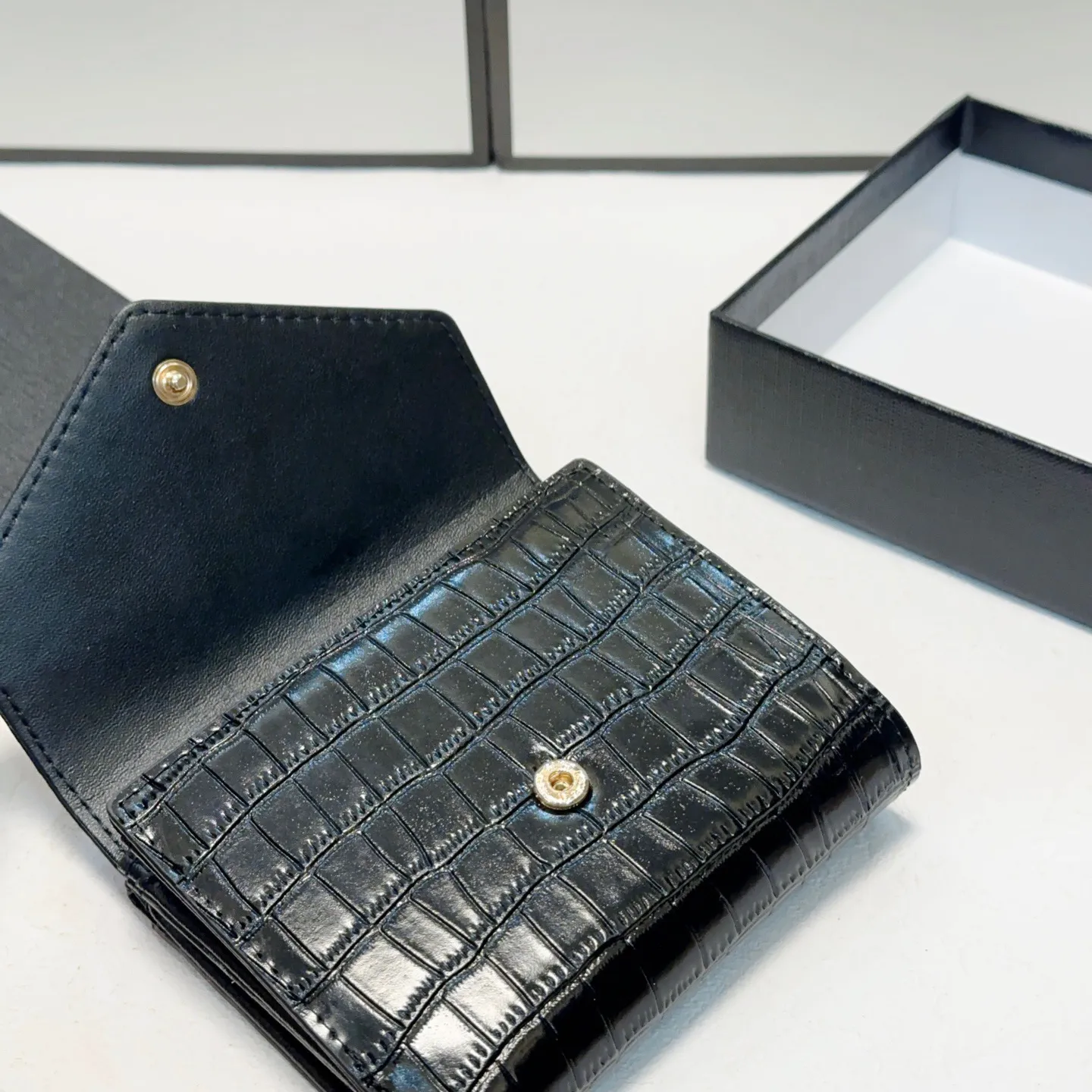 P100🎀🎀颜色 黑🎀尺寸 10x9🎀圣罗兰爆款压纹牛皮小钱包🔥款式经典做工精细耐磨耐用手感极佳❤️