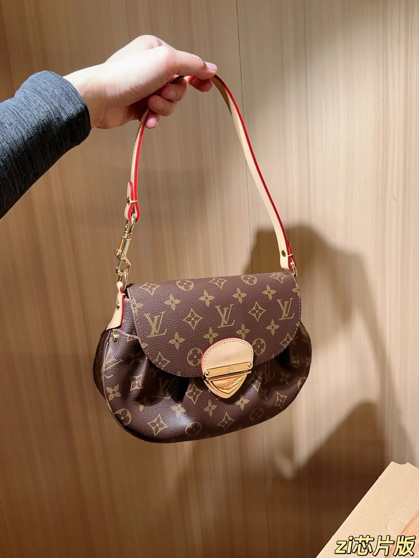 💰170 芯片版 Lv路易威登 Sunset元宝包翻盖插锁邮差包腋下包 尺寸25&times;18&times;6 礼盒包装➕飞机箱✈️