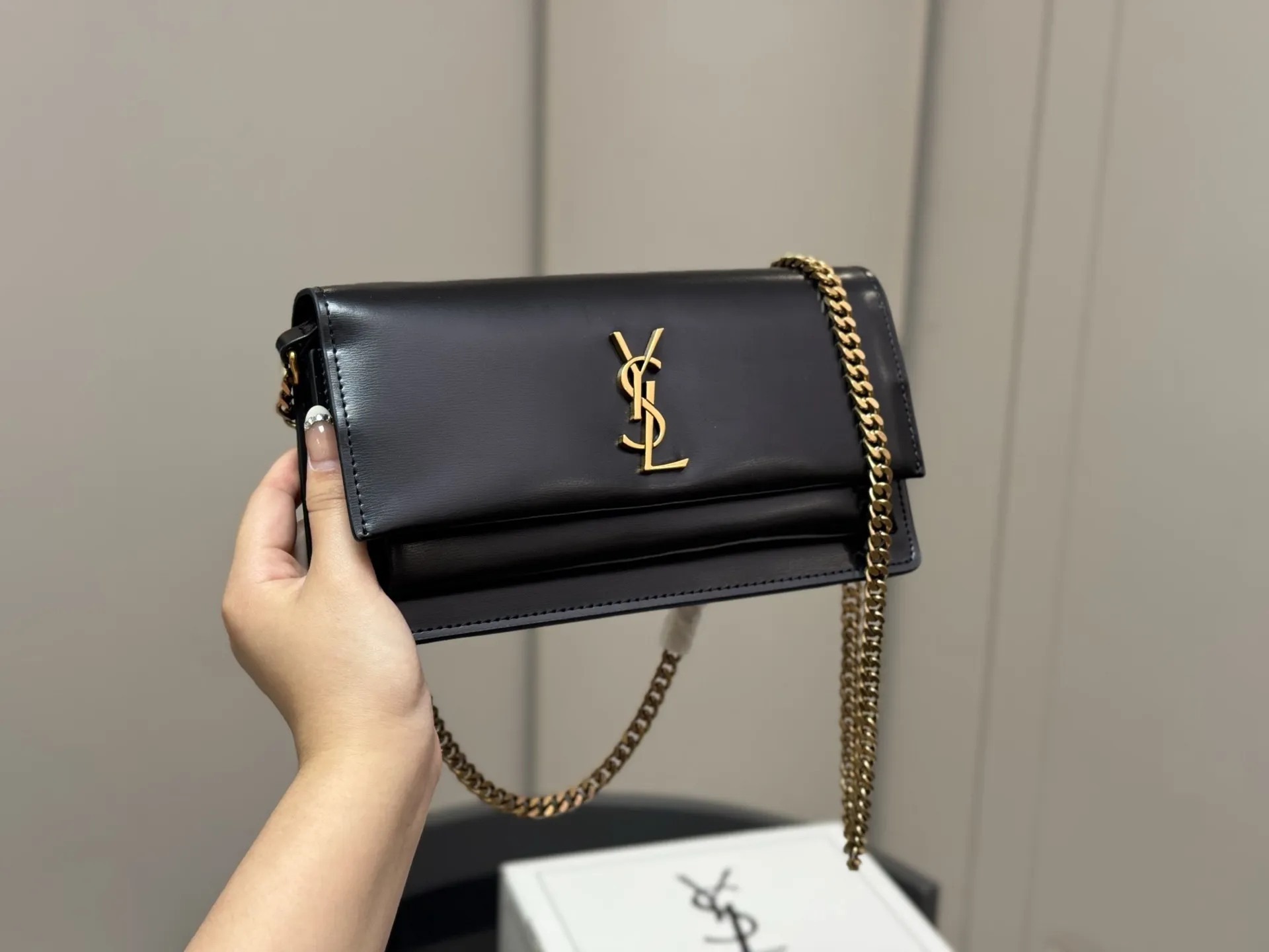 ¥175 配折叠盒飞机盒 YSL圣罗兰sunset日落包 Sunset bag 陪你走遍天涯海角 一起看日落 ysl包包 尺寸:22.13cm