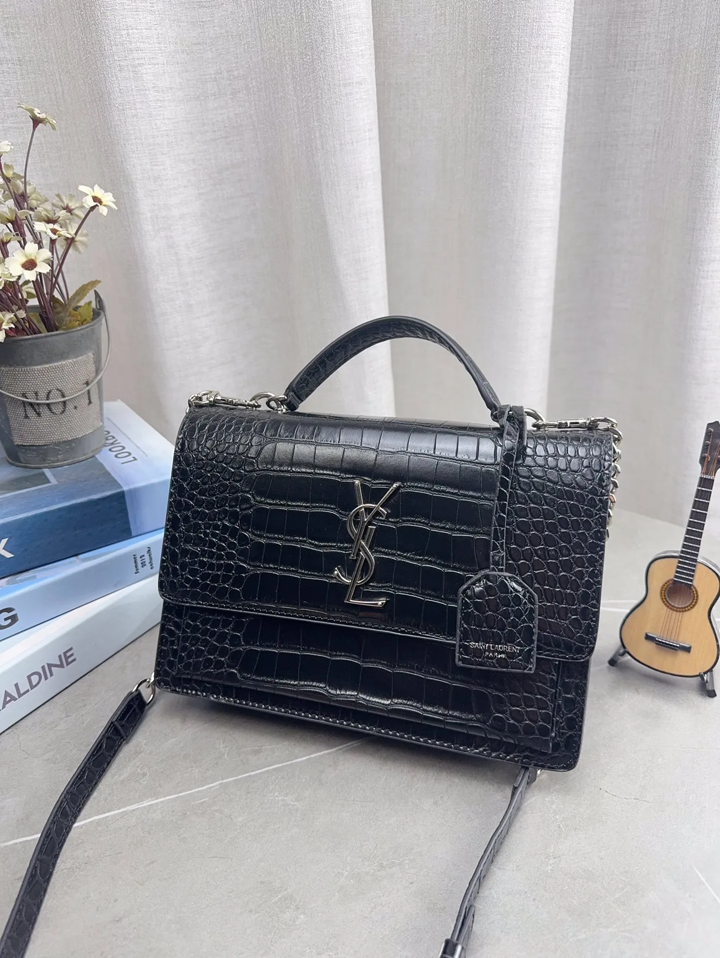 配礼盒包装 YSL圣罗兰sunset日落包 Sunset bag 陪你走遍天涯海角 一起看日落 ysl包包 尺寸15*17cm p140