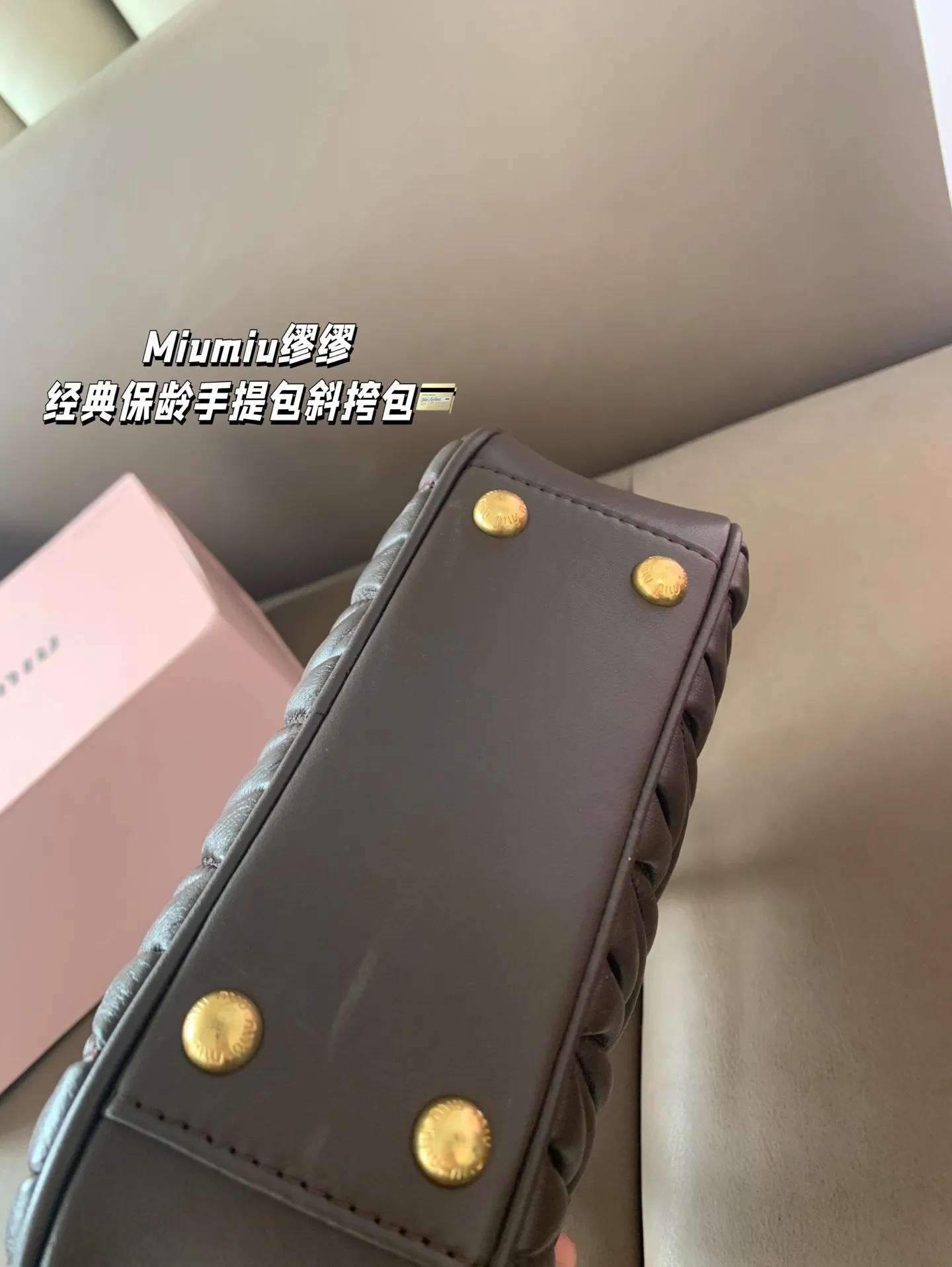 P240 Miumiu缪缪 经典保龄球褶皱手提包斜挎包 尺寸21*14 礼盒包装🎁