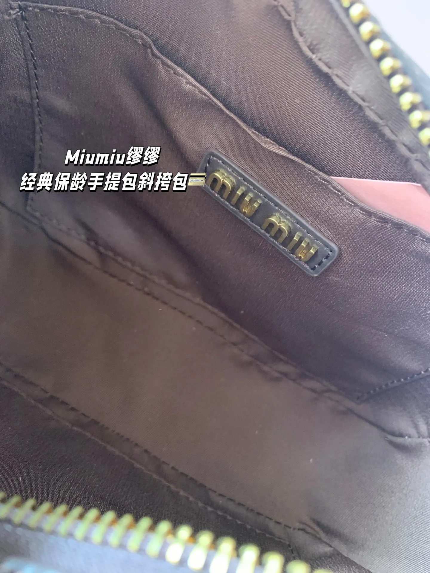 P240 Miumiu缪缪 经典保龄球褶皱手提包斜挎包 尺寸21*14 礼盒包装🎁