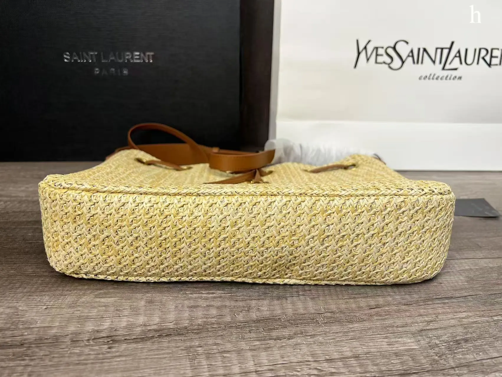 p140 ysl 圣罗兰草编水桶包 ⚠️配盒 ⚠️尺寸24*30cm 夏日元气，编织优雅篇章 自然质感，邂逅夏日风情