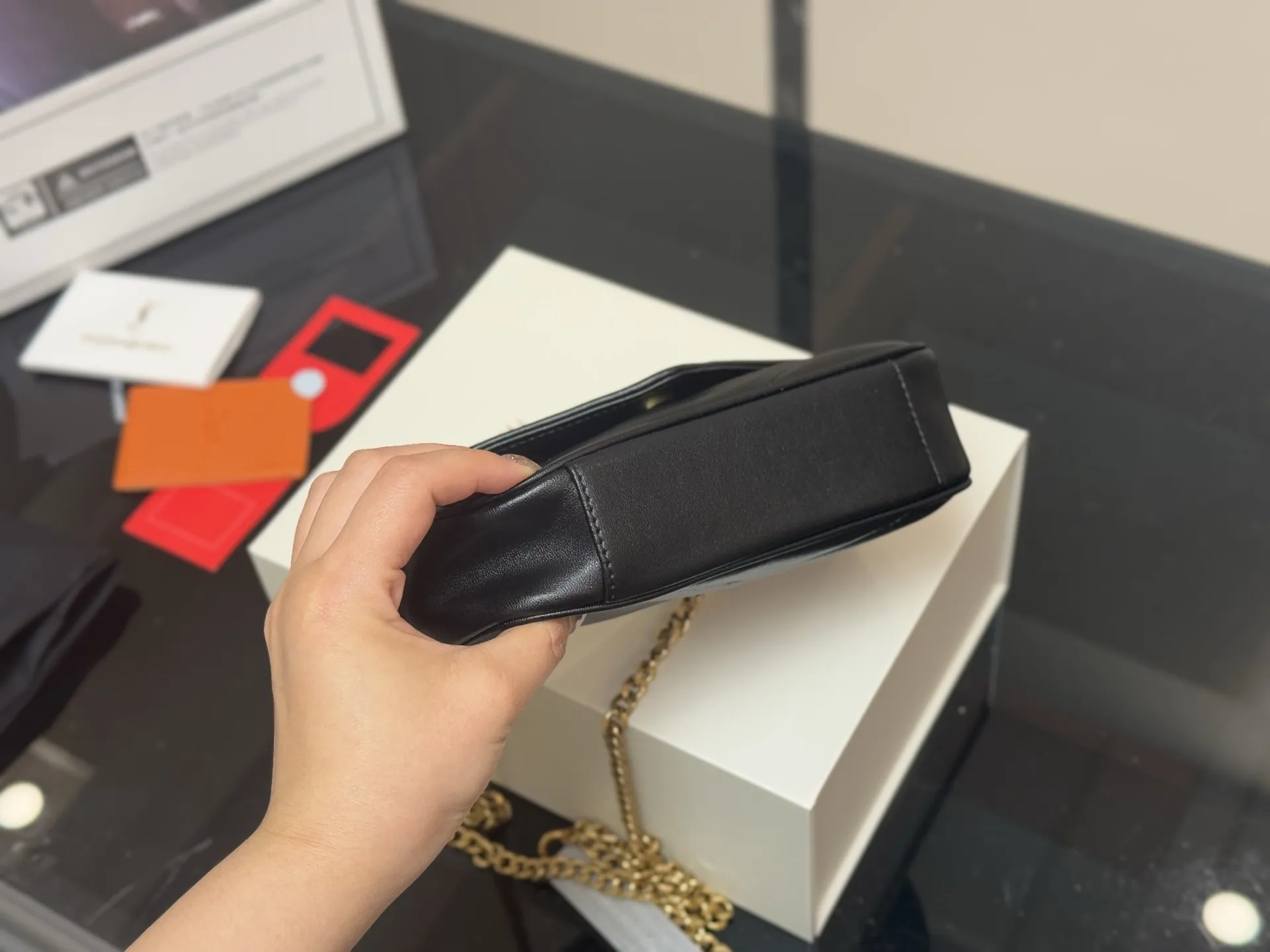 ¥170 配折叠盒飞机盒 size:20.13cm ysl LOULOU PUFFER 圣罗兰软乎乎 黑金louloupuffer云朵包 中号的尺寸刚刚👌 搜索🔍圣罗兰ysl