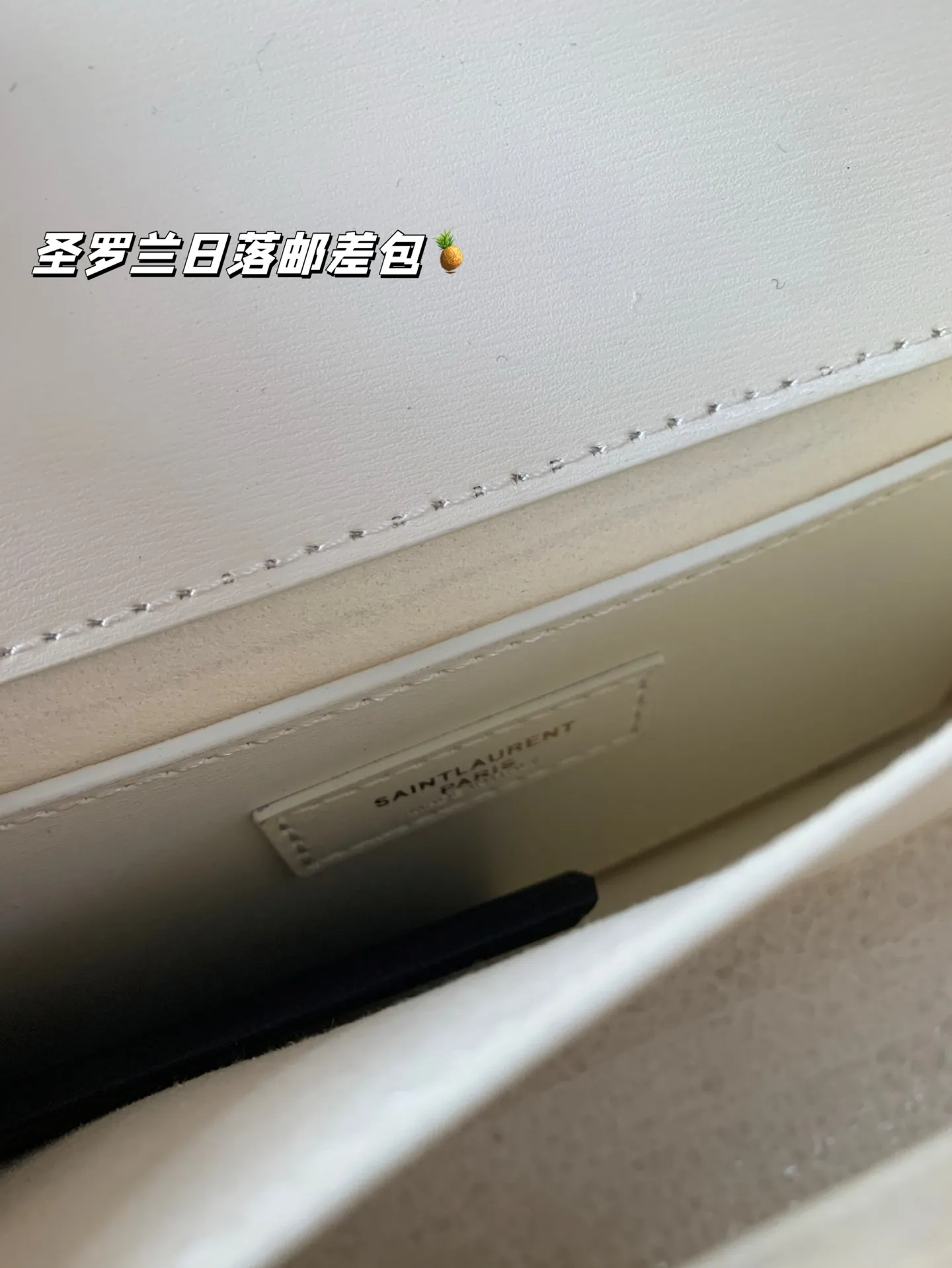 P190 配飞机盒折叠盒子 圣罗兰独家📷实拍】ysl专柜同款 日落邮差包 新鲜出炉啦‼️简直是美到人心啦 高端货 原版五金logo 首选进口皮料 质感超赞😍😍所谓人人必备一款圣罗兰 这个款式必须自留 经典版型！ 真的是让人眼前一亮 喜欢的美妞抓紧啦 实物简直太美💕尺寸22*16