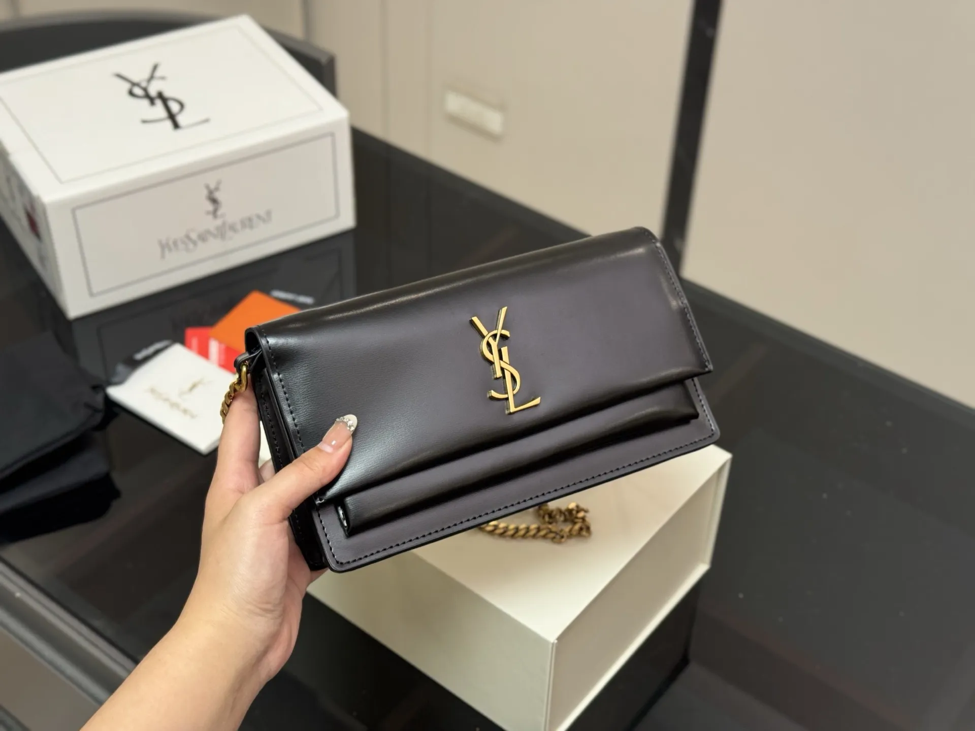 &yen;175 配折叠盒飞机盒 YSL圣罗兰sunset日落包 Sunset bag 陪你走遍天涯海角 一起看日落 ysl包包 尺寸:22.13cm