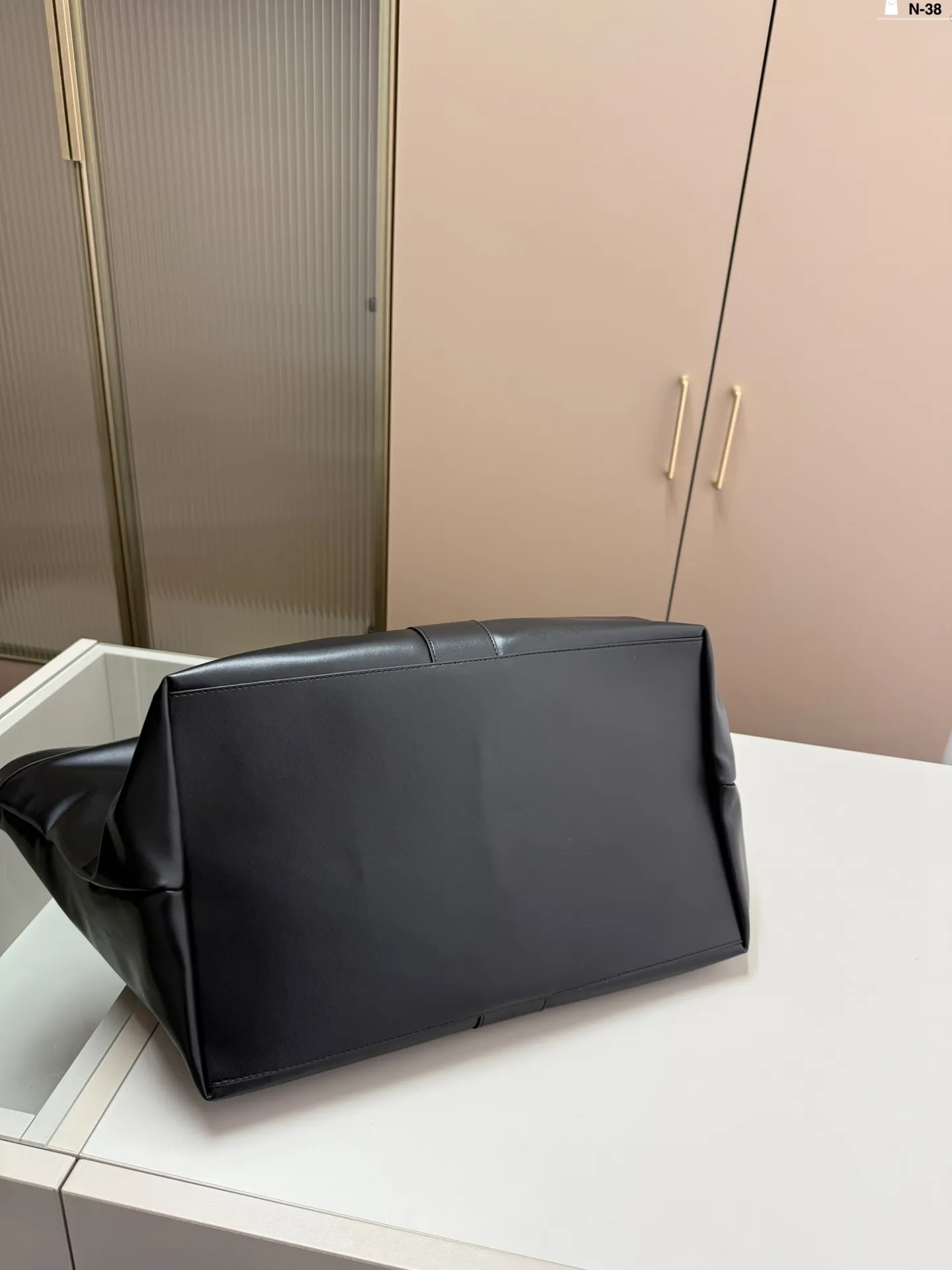 💰p165 圣罗兰 YSL WHY 托特包 容量是真的大 内里好多个口袋，超能装。 且自带一个小钱包，太实用了！ N-38尺寸36.22.26配盒