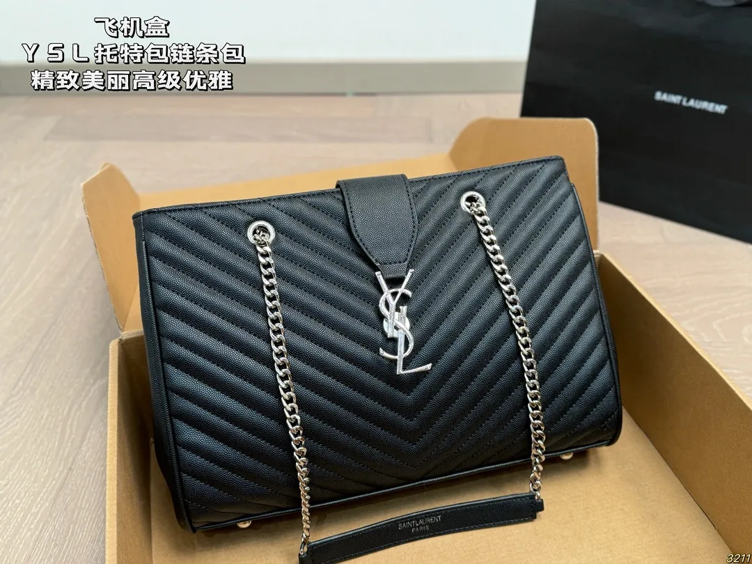 ¥145飞机盒 圣罗兰YSL 托特包链条包 精致美丽 高级优雅 很好驾驭,不挑衣服,不挑季节 一年四季都可,可盐可甜 高个子小姐姐背,气质御姐范 小个子的小姐姐背,甜甜女孩一枚 尺寸34 24