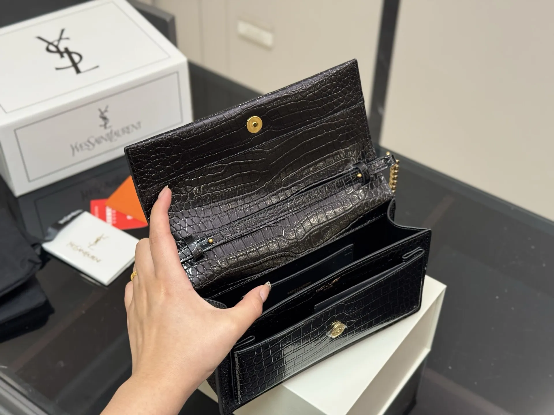 &yen;180 配折叠盒飞机盒 YSL圣罗兰sunset日落包 Sunset bag 陪你走遍天涯海角 一起看日落 ysl包包 尺寸:22.13cm
