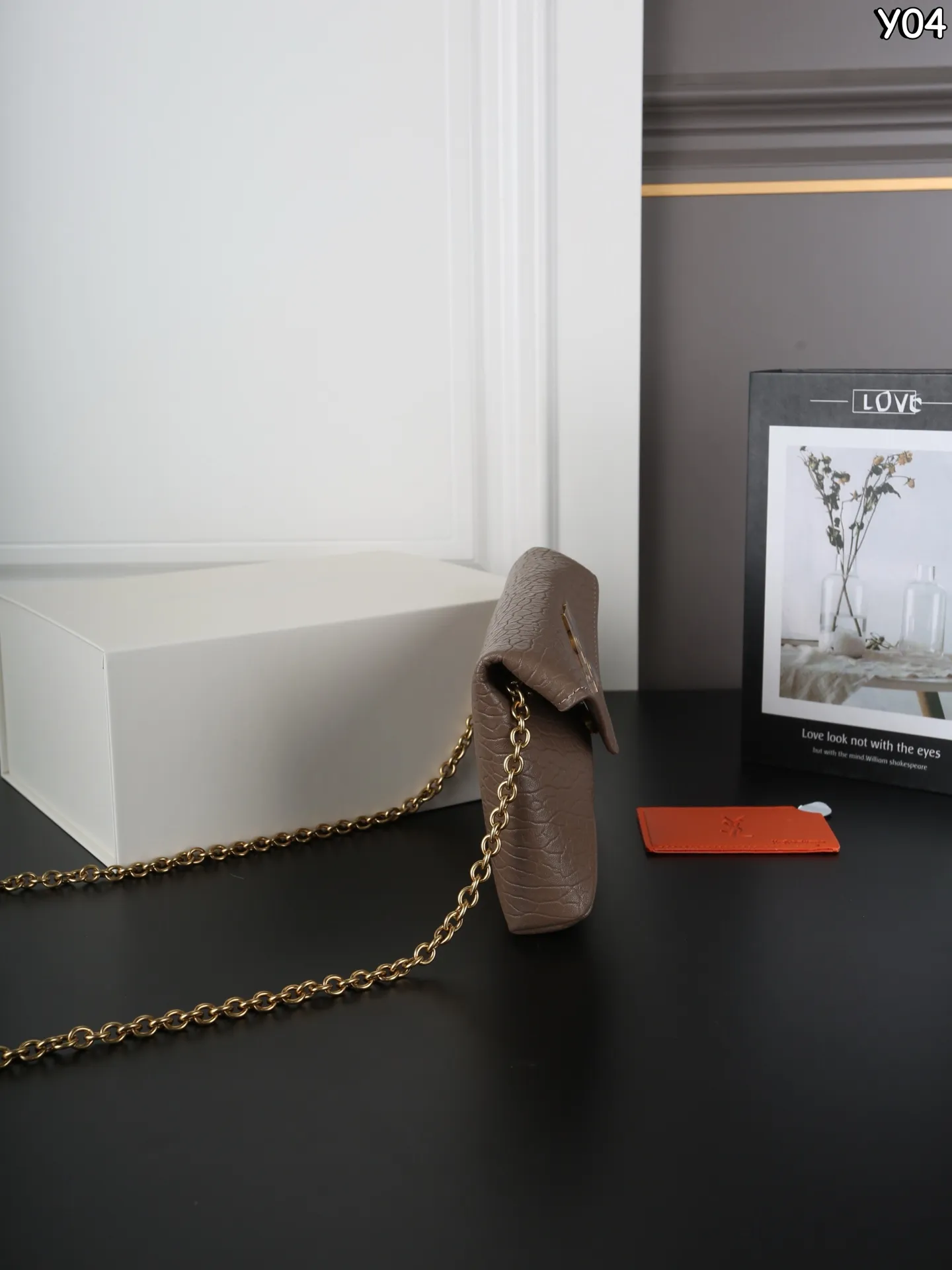 P160 全套礼盒 圣罗兰 YSL LE CASSANDRE 大象纹 链条包 信封包 单肩斜挎手拿包 精致度满分10 mini链条包新色新色好有气质小羊皮材质 很轻很软!巴掌大却超好装的小个子可以闭眼冲 超软超有质感！！！ 尺寸：19&times;12