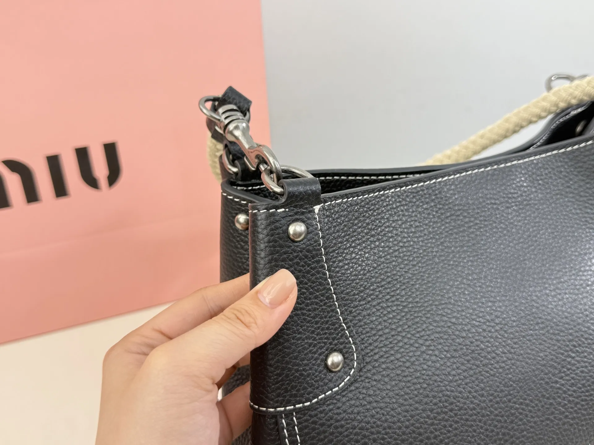 (折叠盒⚠️)p245 (牛皮) Miumiu新款麻绳托特 直戳少女心! 尺寸25×19