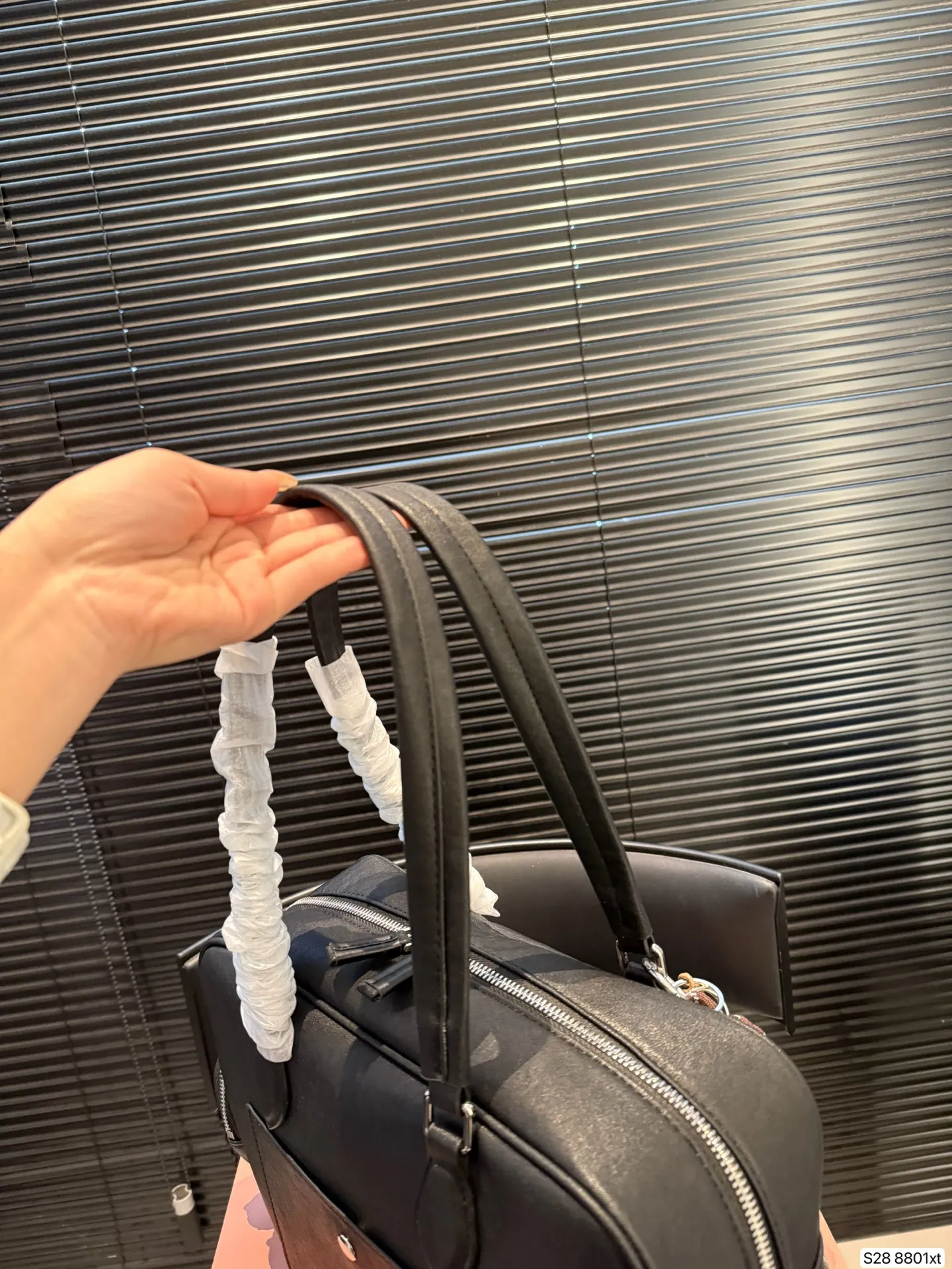 P190 配折叠盒 miumiu保龄球/公文包 可手拎也可斜挎！ 出场就是miumiu小公主！ 尺寸30 20 货号8801