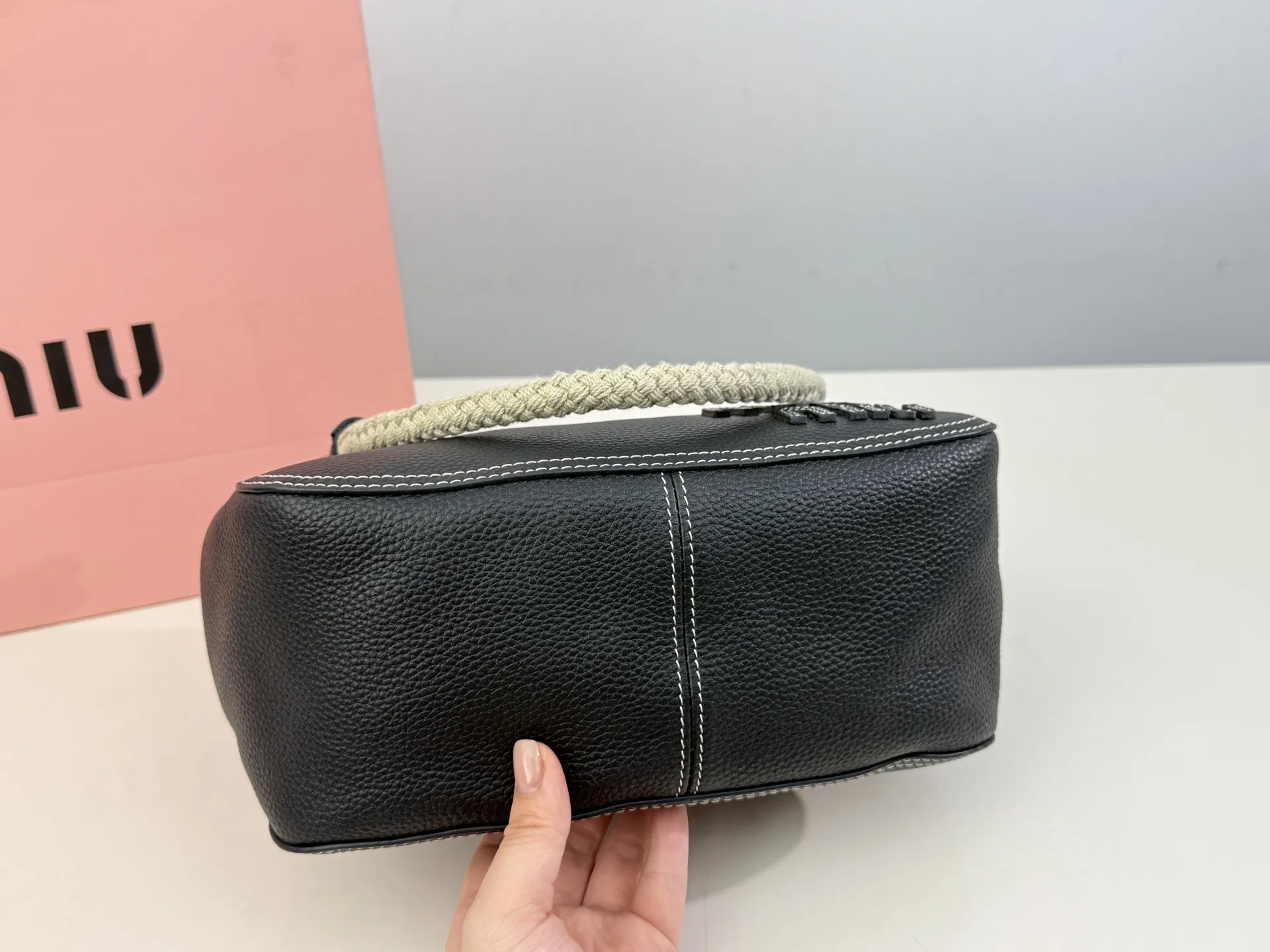 （折叠盒⚠️）p245 （牛皮） Miumiu新款麻绳托特 直戳少女心！ 尺寸25&times;19