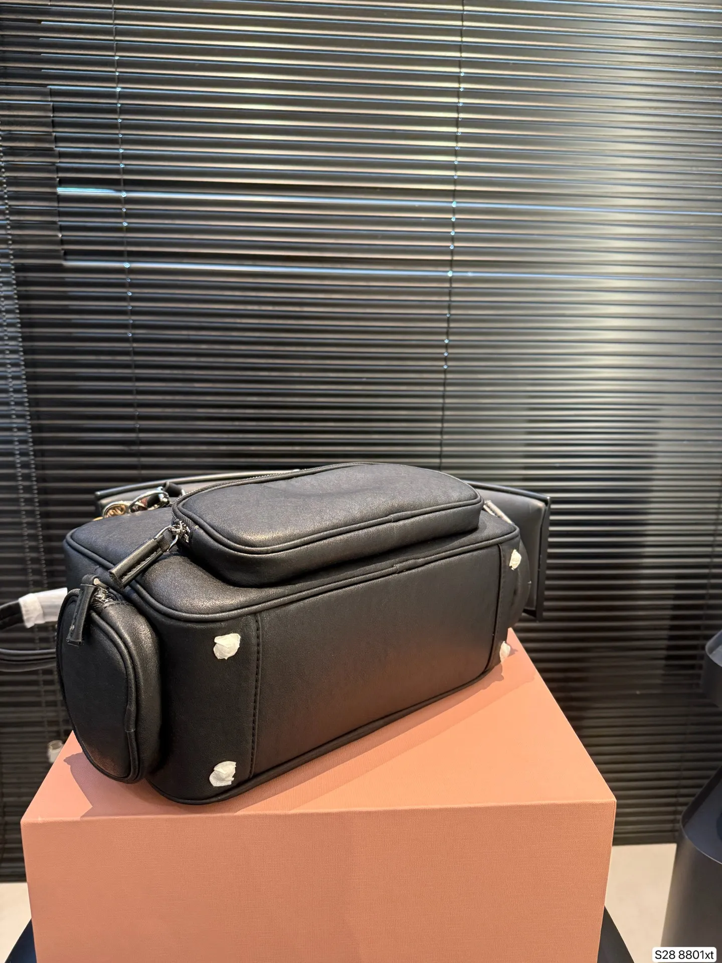 P190 配折叠盒 miumiu保龄球/公文包 可手拎也可斜挎！ 出场就是miumiu小公主！ 尺寸30 20 货号8801