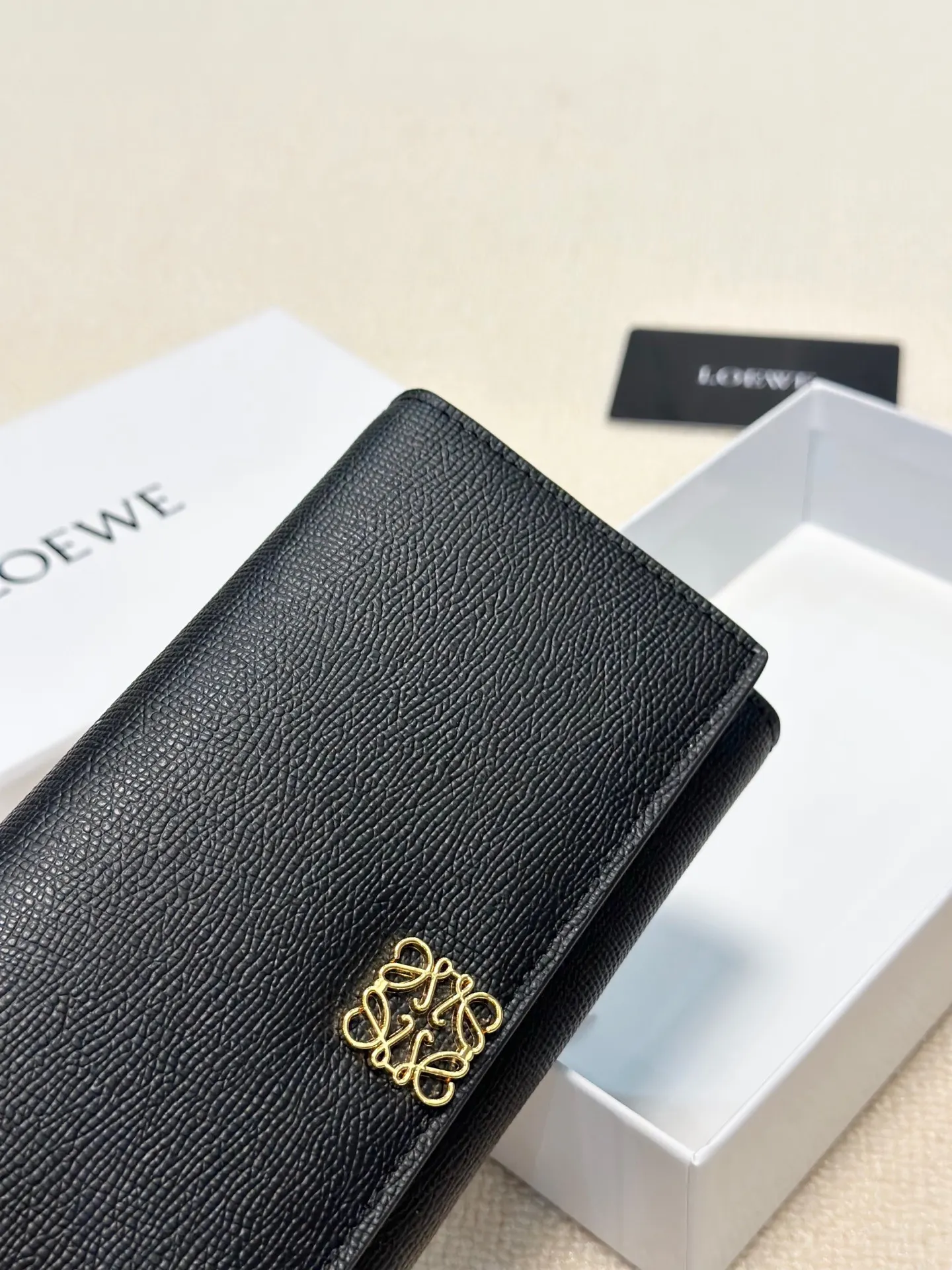 P95🎀🎀颜色 黑 粉 土黄🎀尺寸 19x10🎀罗意威爆款牛皮长款钱包🔥款式经典做工精细耐磨耐用手感极佳❤️