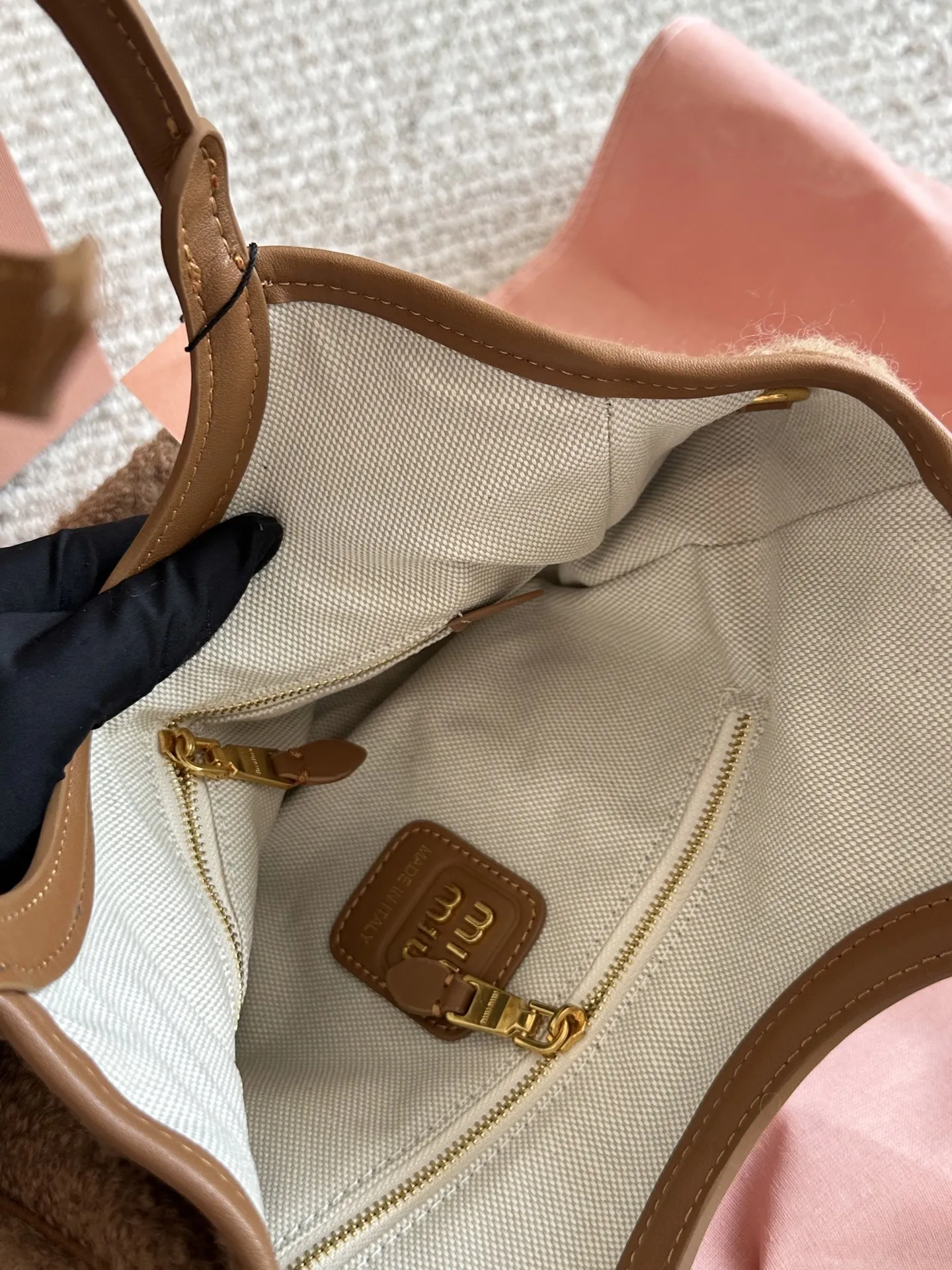 p190 miumiu限定款托特包 简单又好看 miumiu而且超级实用， #miumiu新款包包 尺寸小号 22 17cm