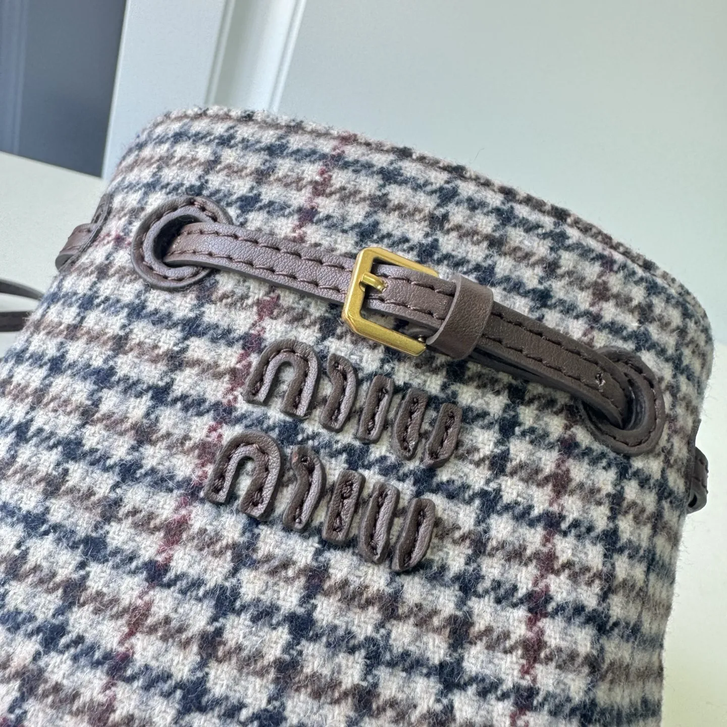 💰170包邮❗ 🍒M家🍒 5NF460,新品格子迷你水桶包,高级柔软,性价比超高,能驾驭各种风格,非常俏皮可爱,可以单肩,斜挎,手提,双肩,造型多变,包包虽小却非常能装,尺寸:17X14X6CM,配原版包装