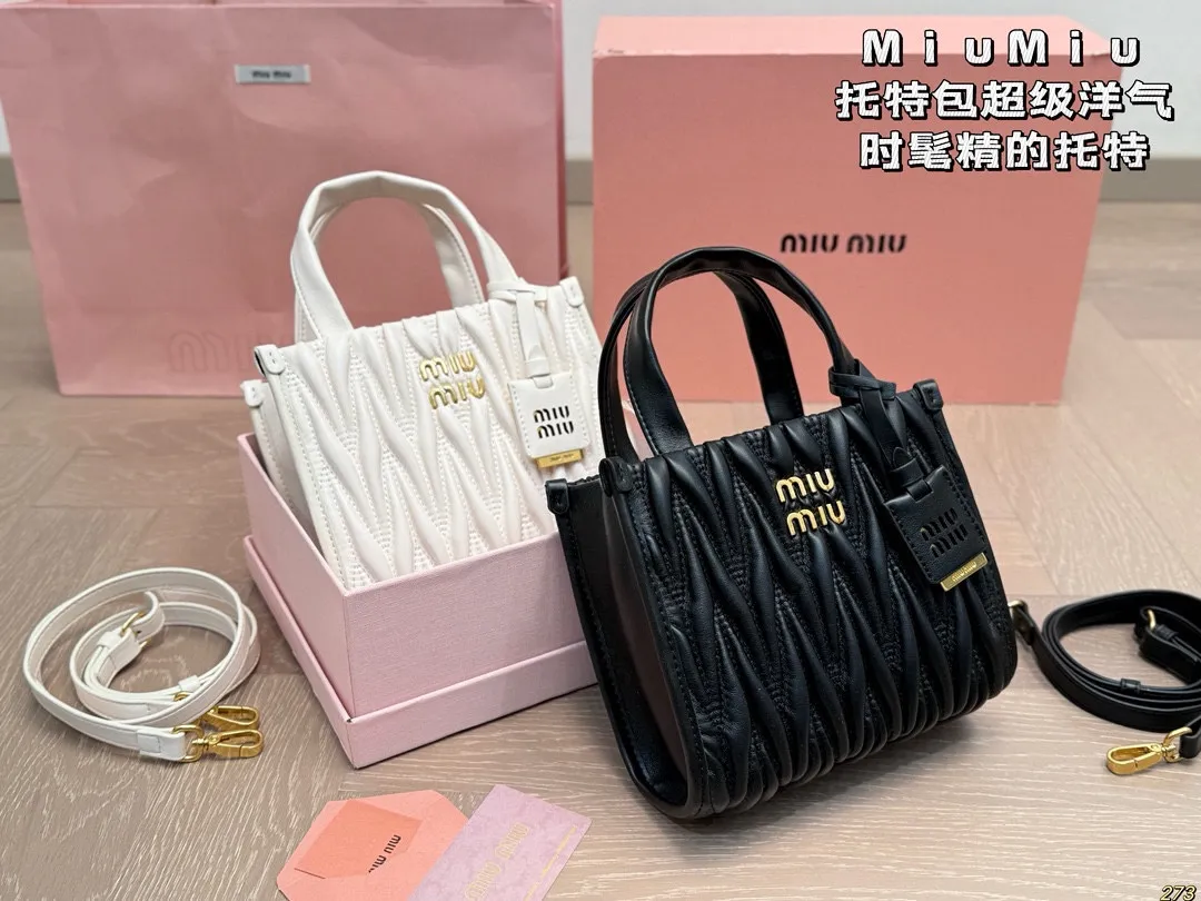 &yen;170配盒 MiuMiu缪缪托特包 超级洋气，时髦精的托特 轻便简约，慵懒随性 尺寸20 16