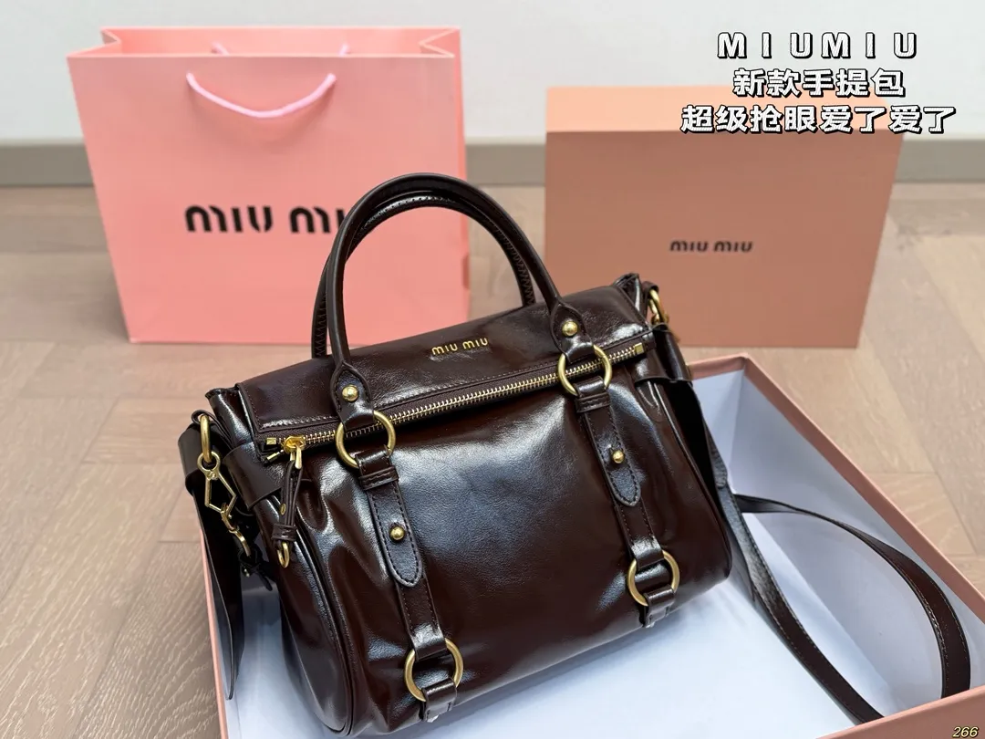 ¥190配盒 缪缪MIUMIU手提包 旅行出差旅游带它超方便 超级抢眼 爱了爱了 真是叫人无法抗拒 又美又能装! 尺寸26 20