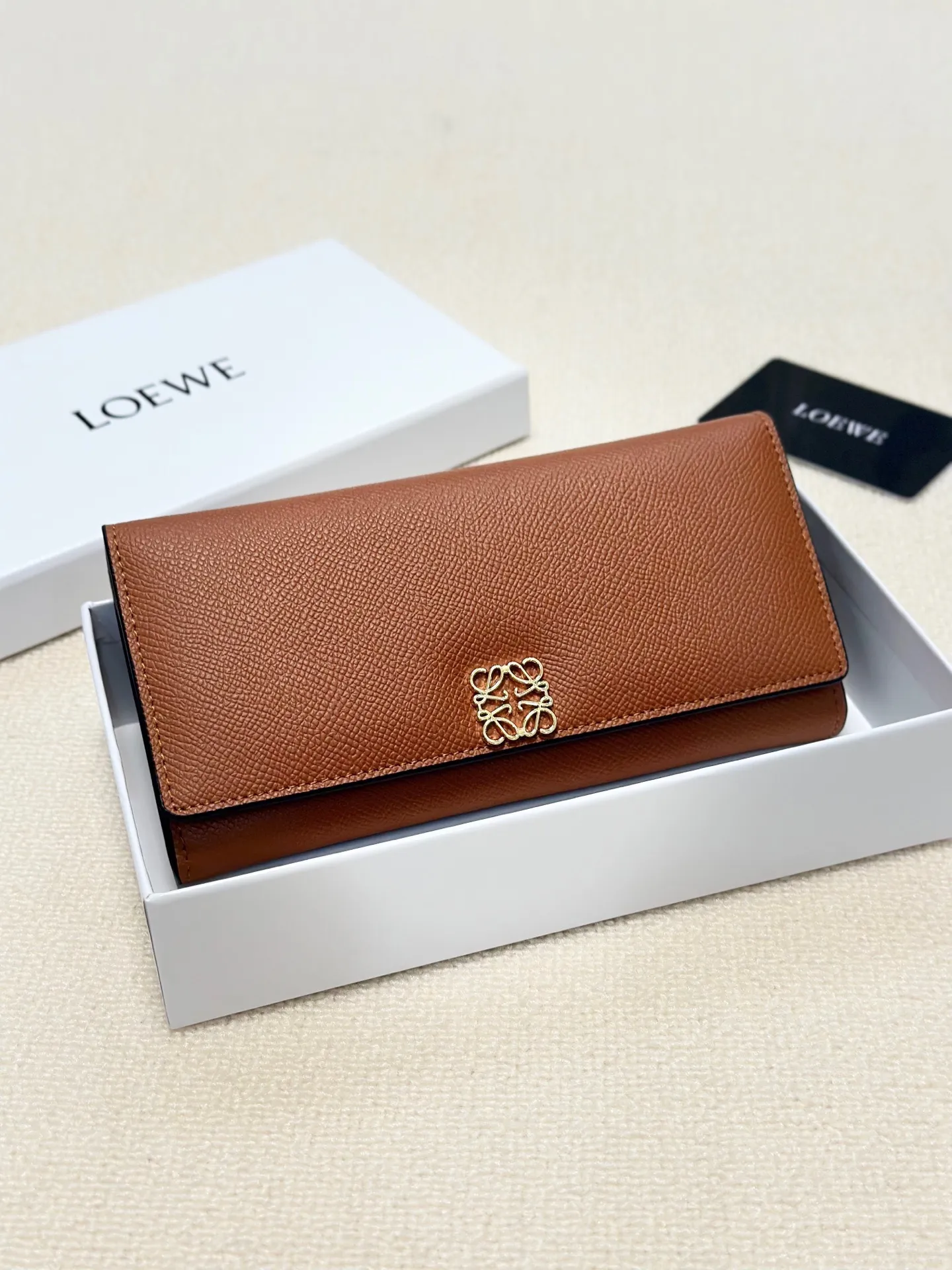 P95🎀🎀颜色 黑 粉 土黄🎀尺寸 19x10🎀罗意威爆款牛皮长款钱包🔥款式经典做工精细耐磨耐用手感极佳❤️