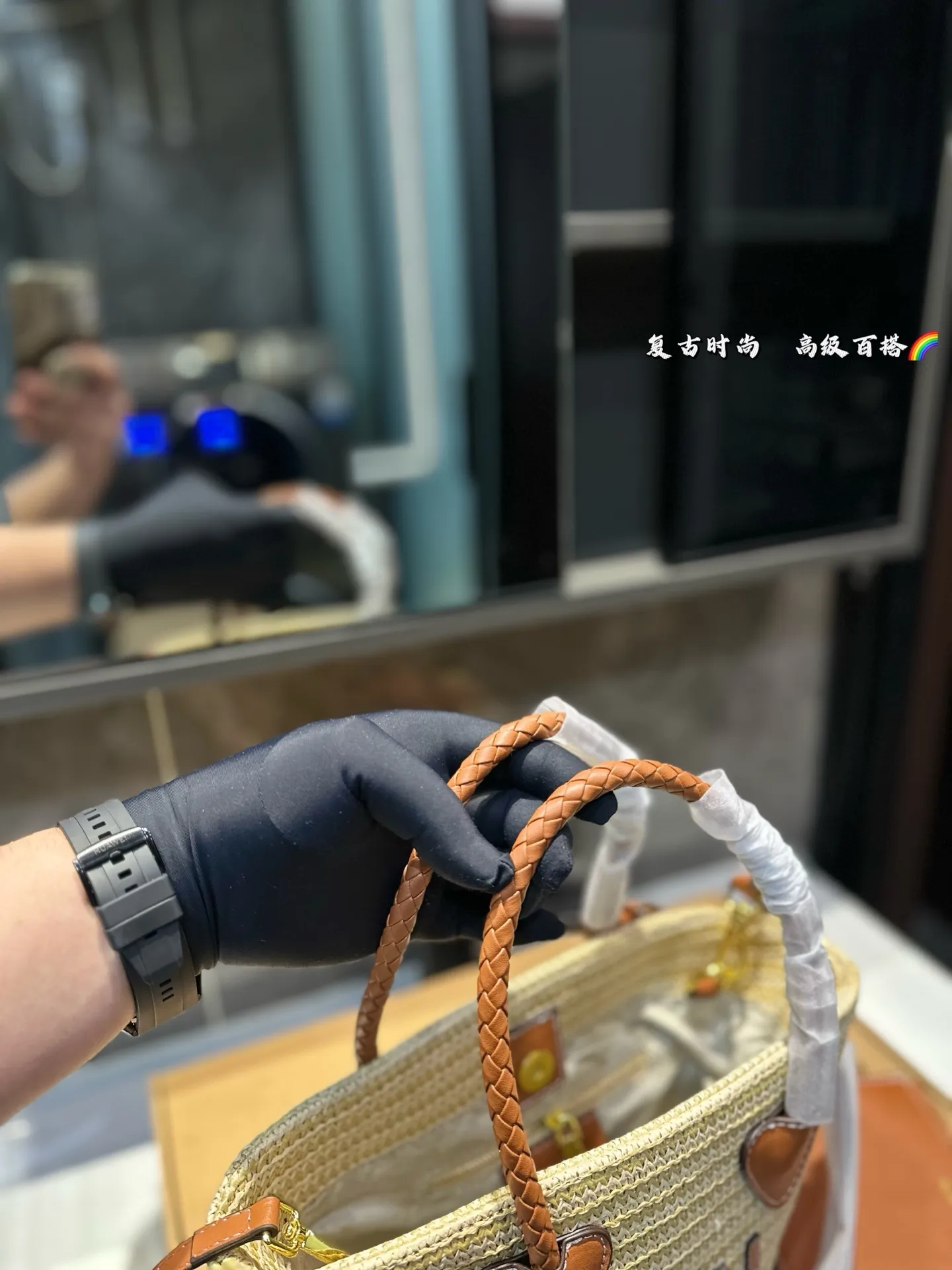 ❤️P145P135(礼盒包装)❤️ 缪缪MIUMIU 编织托特包 限定款hobo也太好看了 质感很高级 容量超级大也很耐用 日常出街背它回头率百分百 尺寸:大号24 26 小号16 18