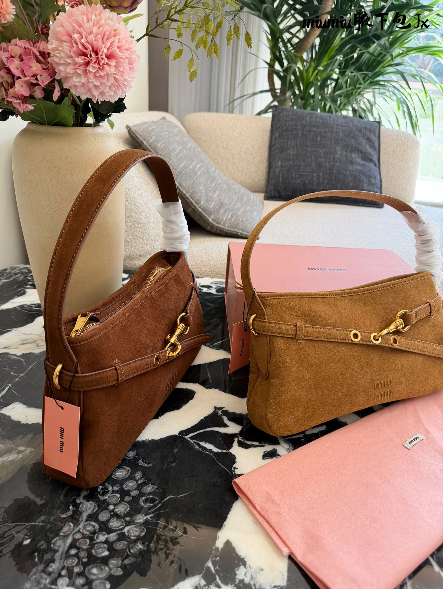 p240 缪缪miumiu新款aventure nappa腋下包 nappa 复古腋下包 又是一个爆款预测！！ 33cm配盒子