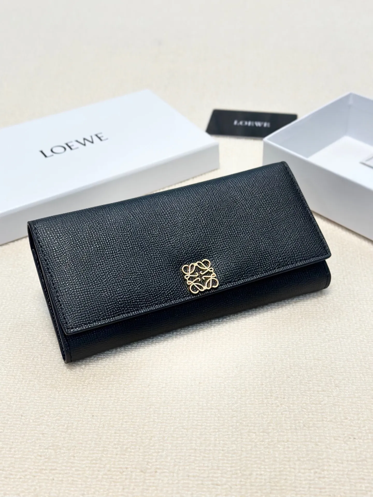 P95🎀🎀颜色 黑 粉 土黄🎀尺寸 19x10🎀罗意威爆款牛皮长款钱包🔥款式经典做工精细耐磨耐用手感极佳❤️