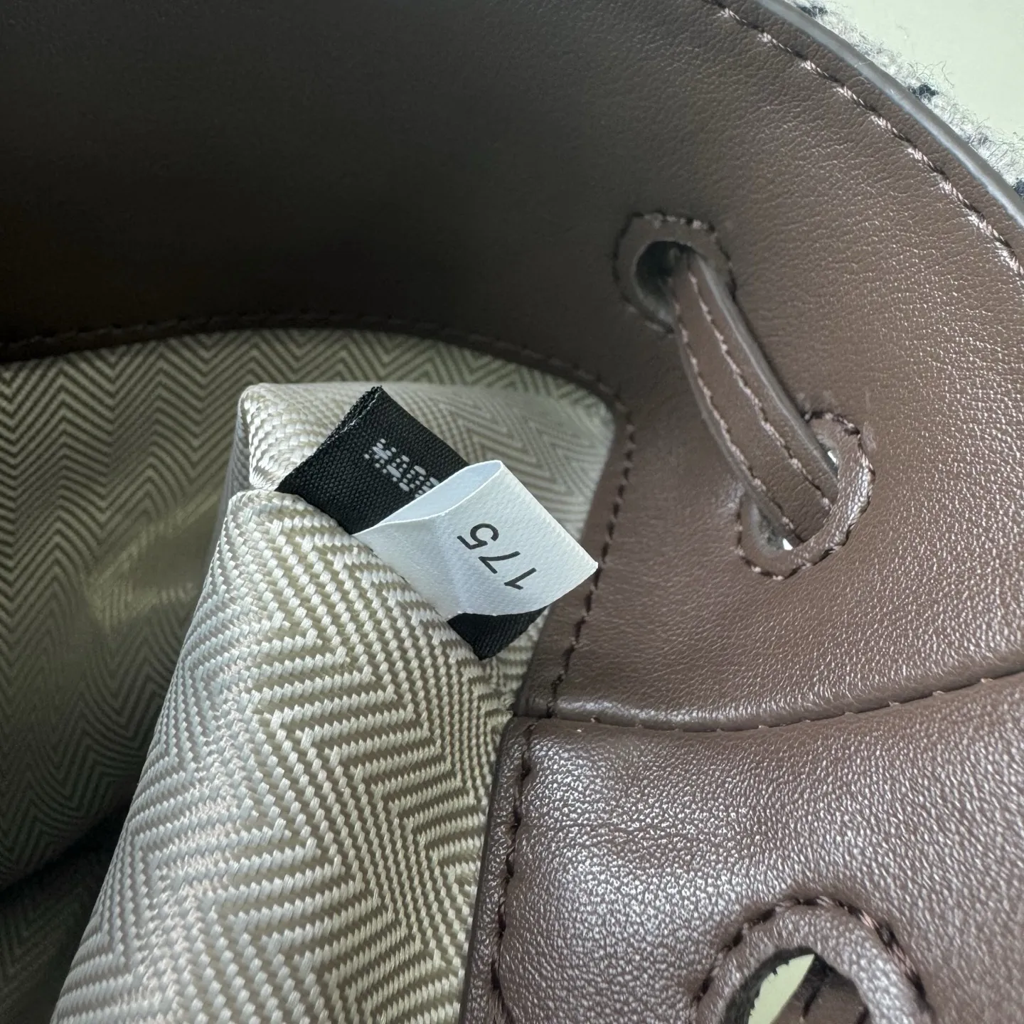 💰170包邮❗ 🍒M家🍒 5NF460,新品格子迷你水桶包,高级柔软,性价比超高,能驾驭各种风格,非常俏皮可爱,可以单肩,斜挎,手提,双肩,造型多变,包包虽小却非常能装,尺寸:17X14X6CM,配原版包装